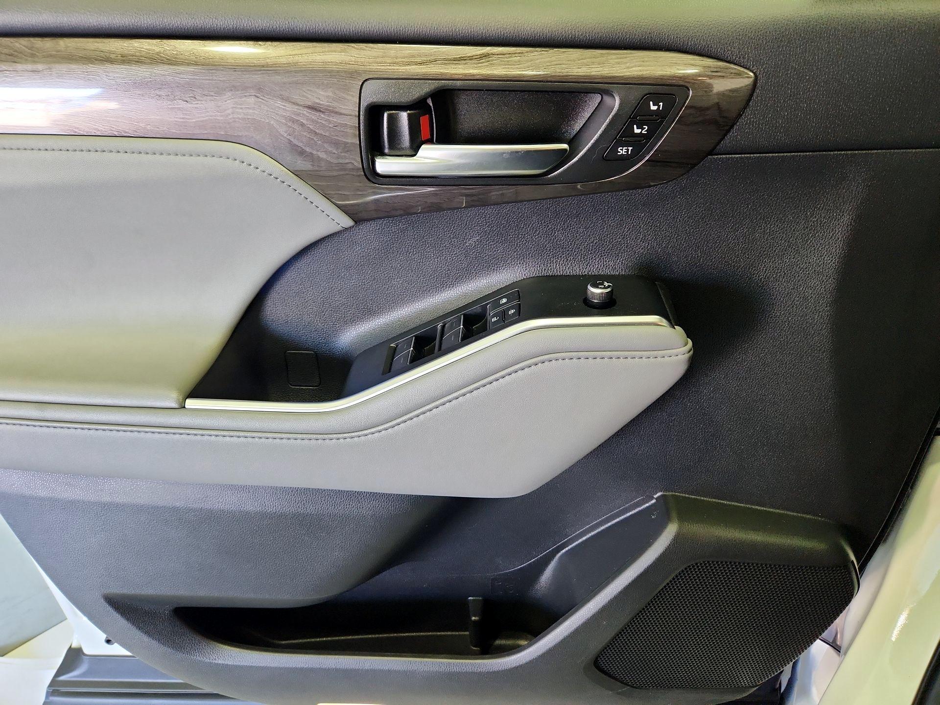 Thumbnail: 2021 Toyota Highlander - 12