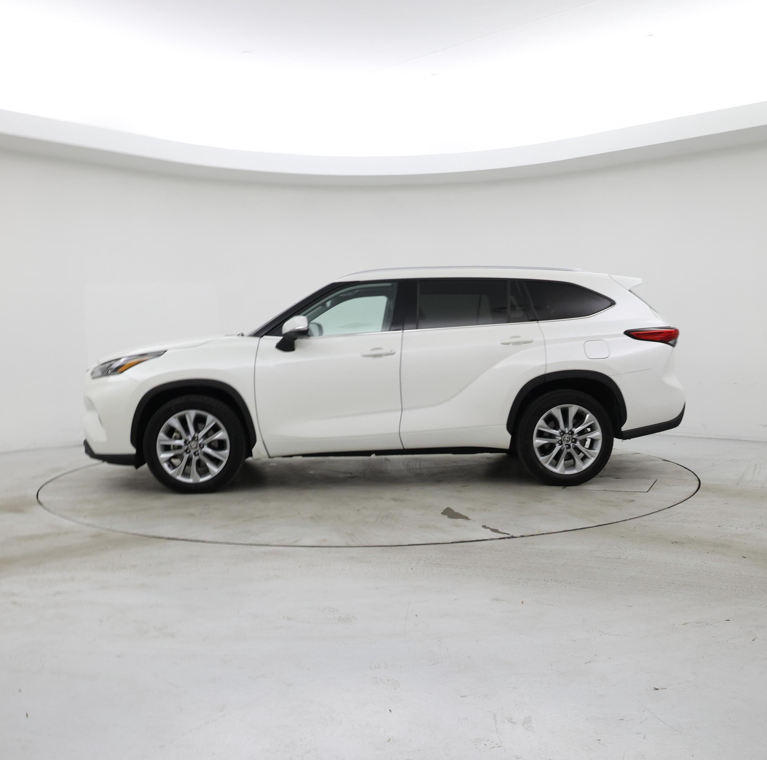 Thumbnail: 2021 Toyota Highlander - 3