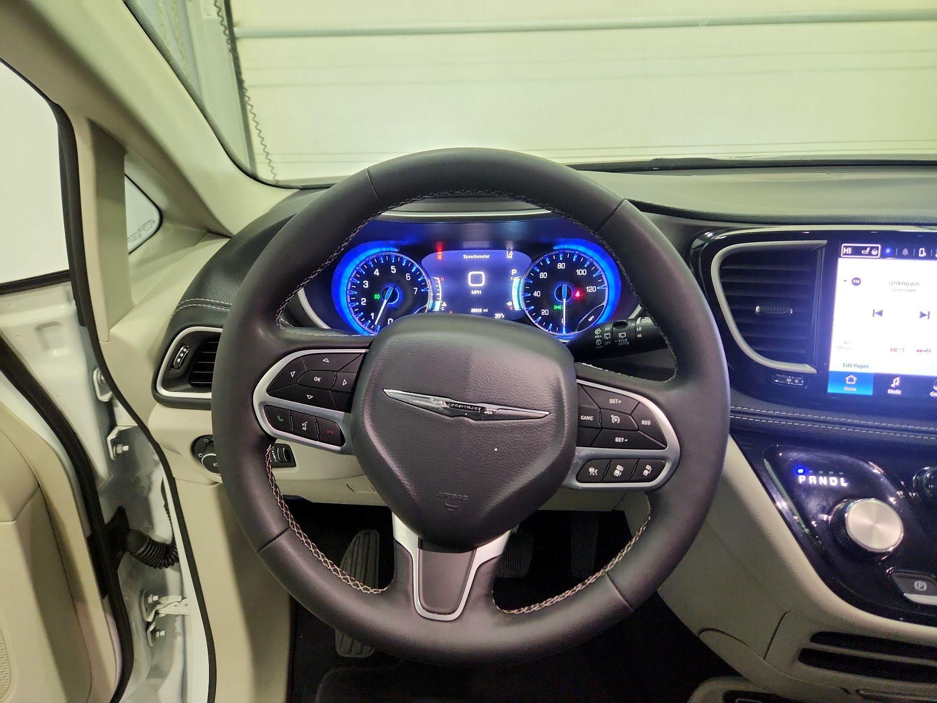 Thumbnail: 2024 Chrysler Pacifica - 10