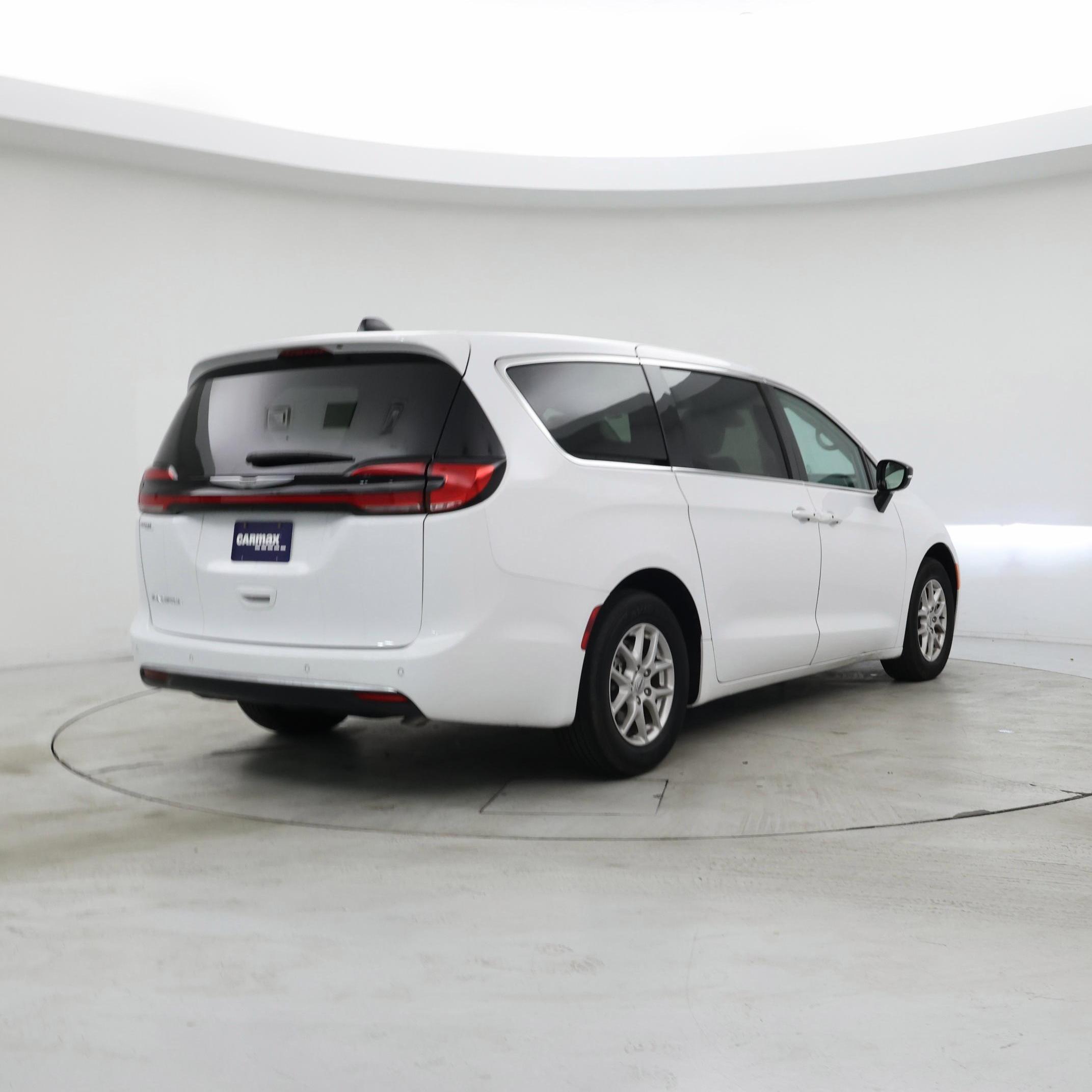 Thumbnail: 2024 Chrysler Pacifica - 8