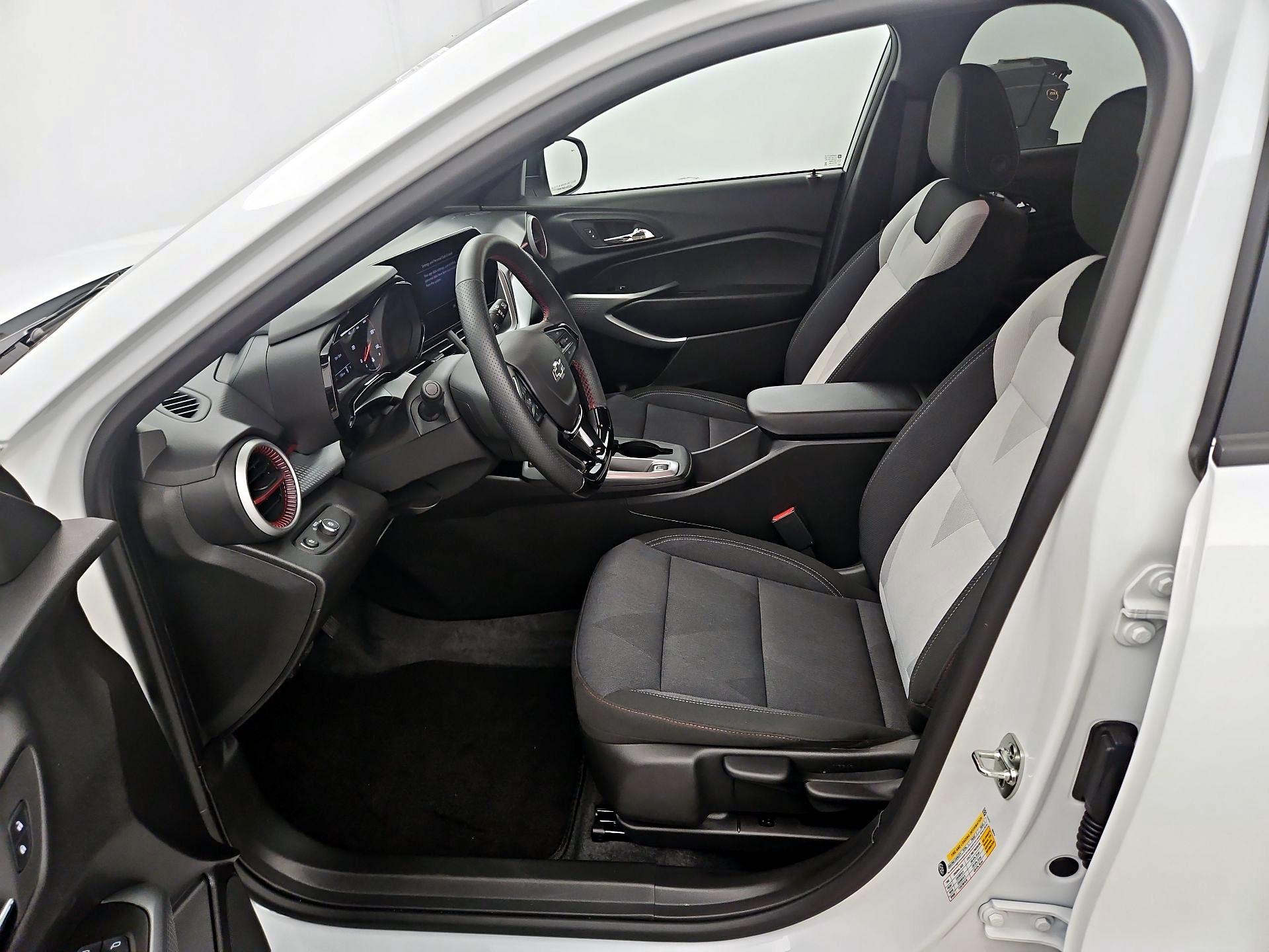 Thumbnail: 2025 Chevrolet Trax - 11