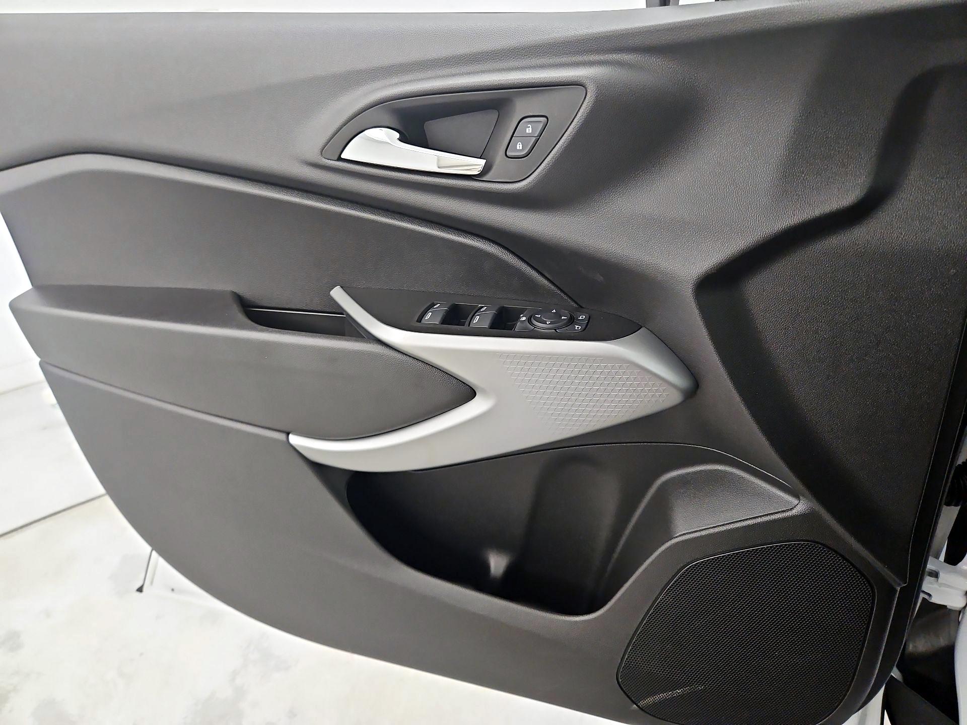 Thumbnail: 2025 Chevrolet Trax - 12