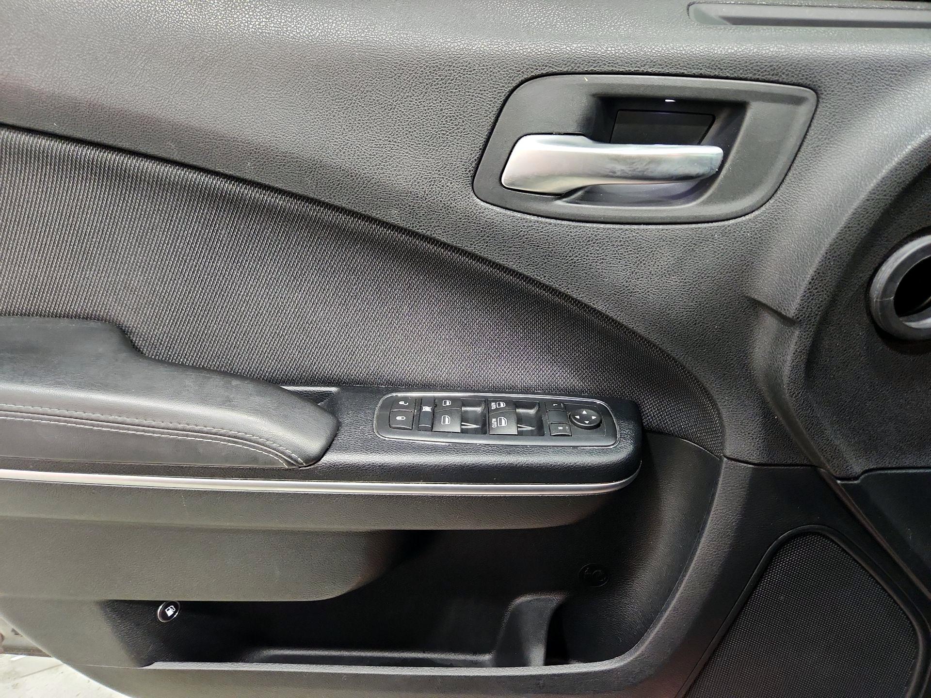 Thumbnail: 2015 Dodge Charger - 12