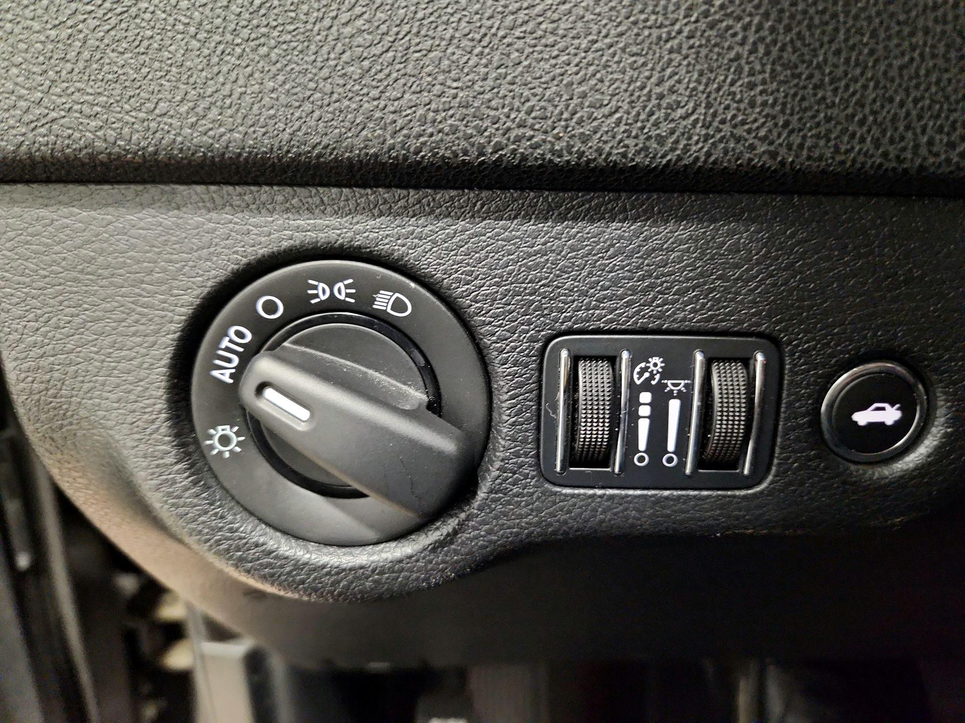 Thumbnail: 2015 Dodge Charger - 13