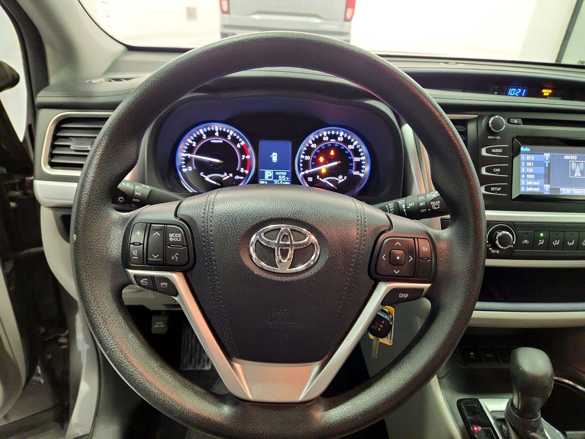 Thumbnail: 2015 Toyota Highlander - 10