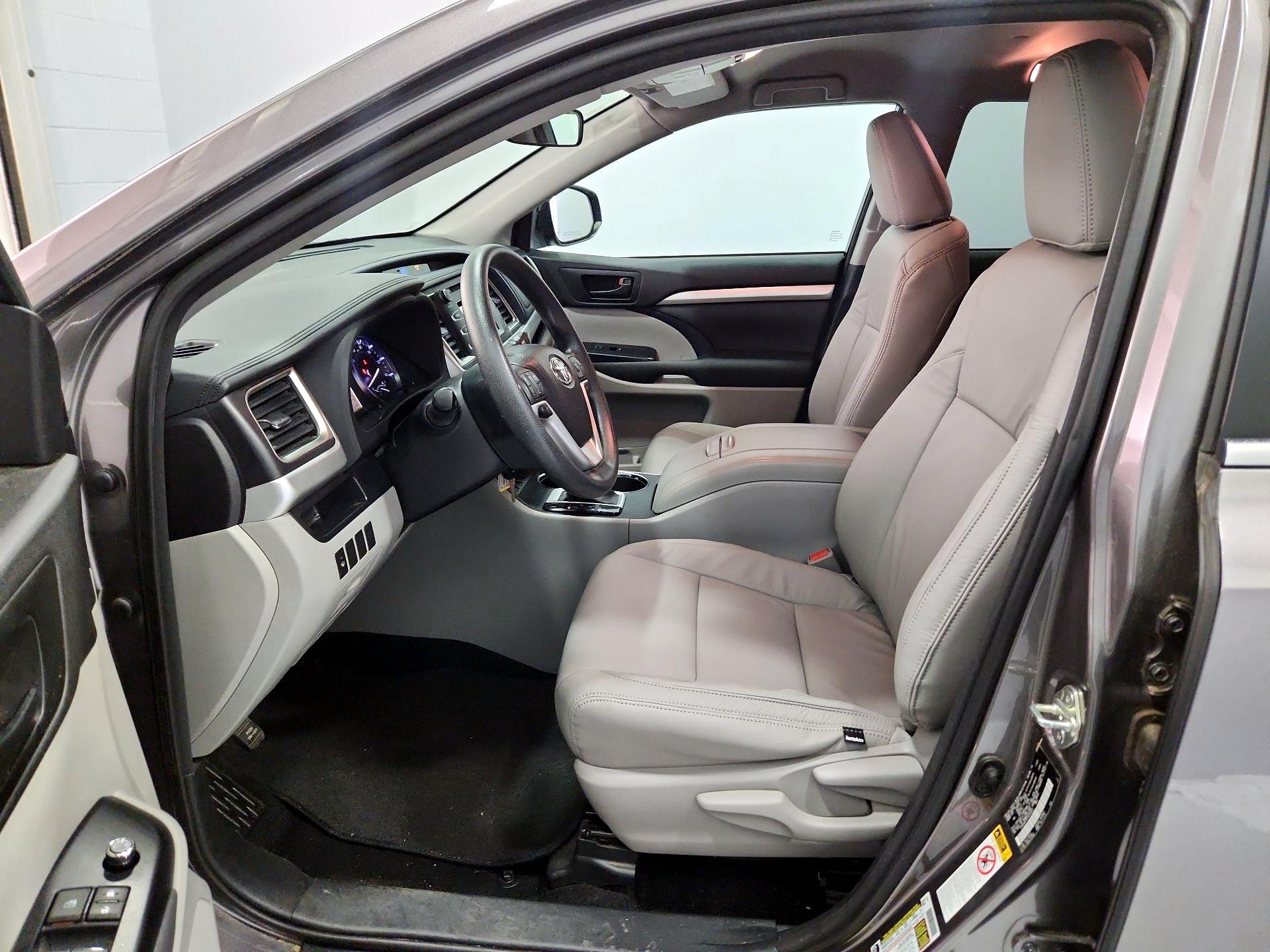 Thumbnail: 2015 Toyota Highlander - 11