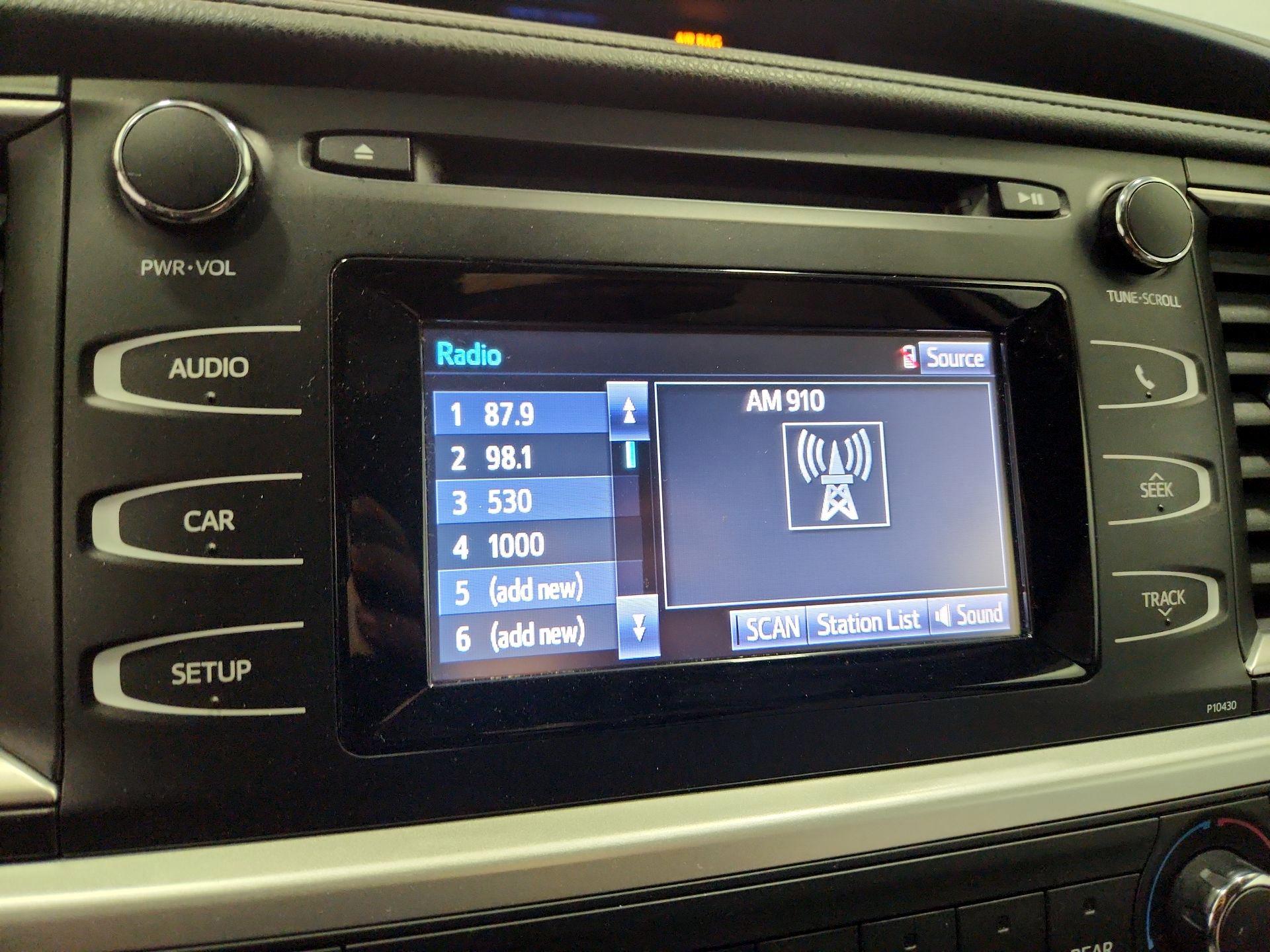 Thumbnail: 2015 Toyota Highlander - 15