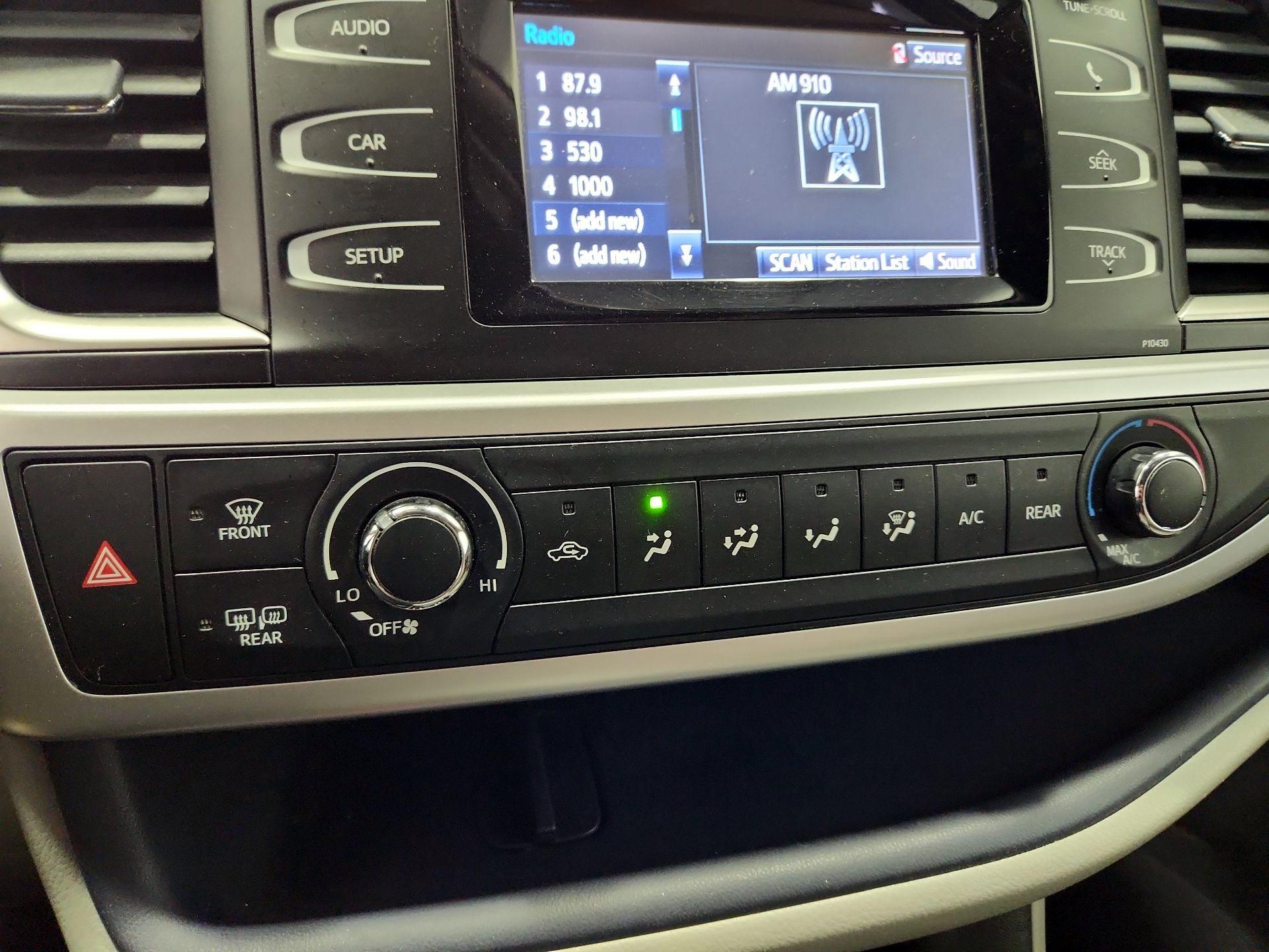 Thumbnail: 2015 Toyota Highlander - 16