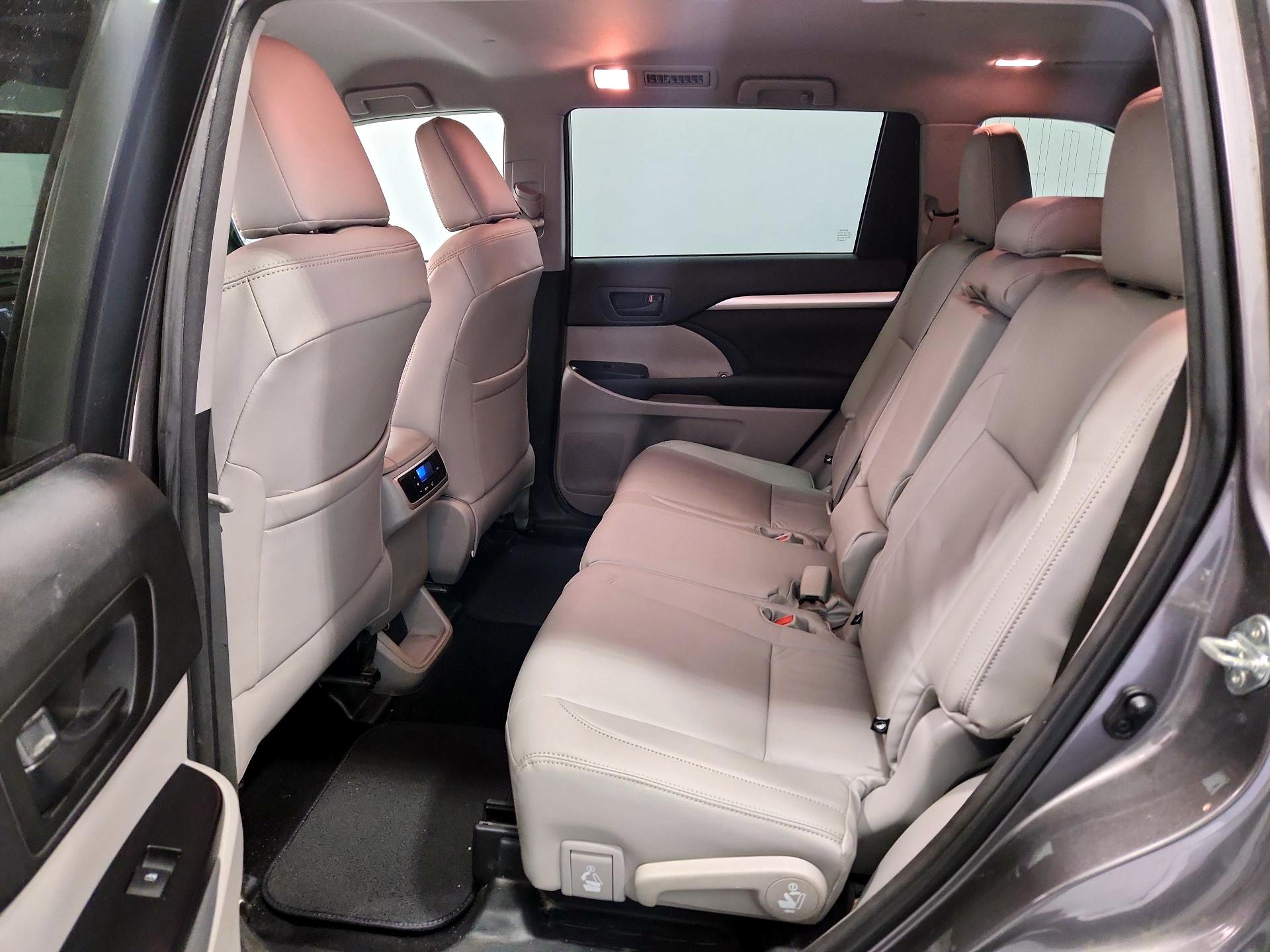 Thumbnail: 2015 Toyota Highlander - 18