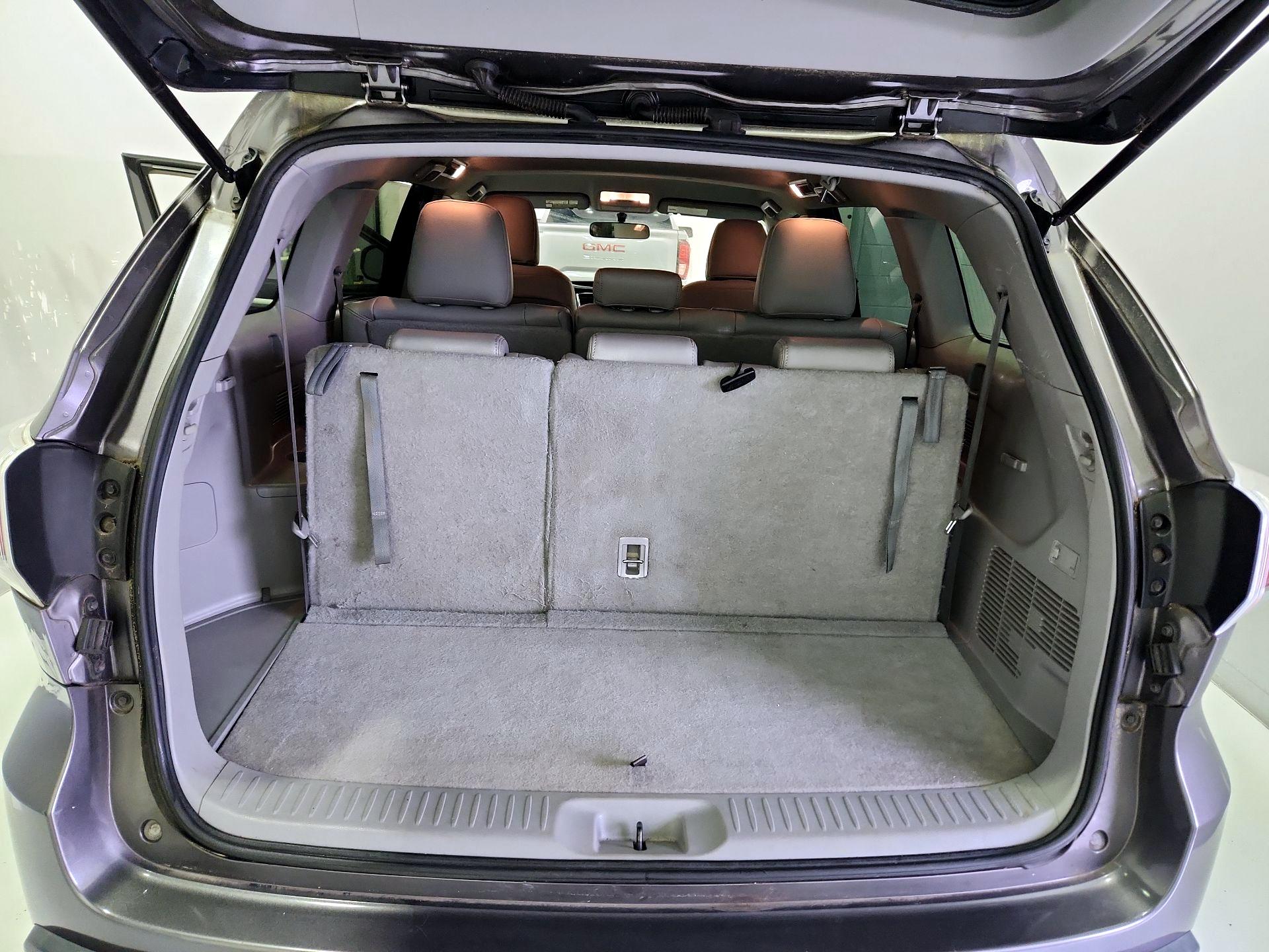 Thumbnail: 2015 Toyota Highlander - 20