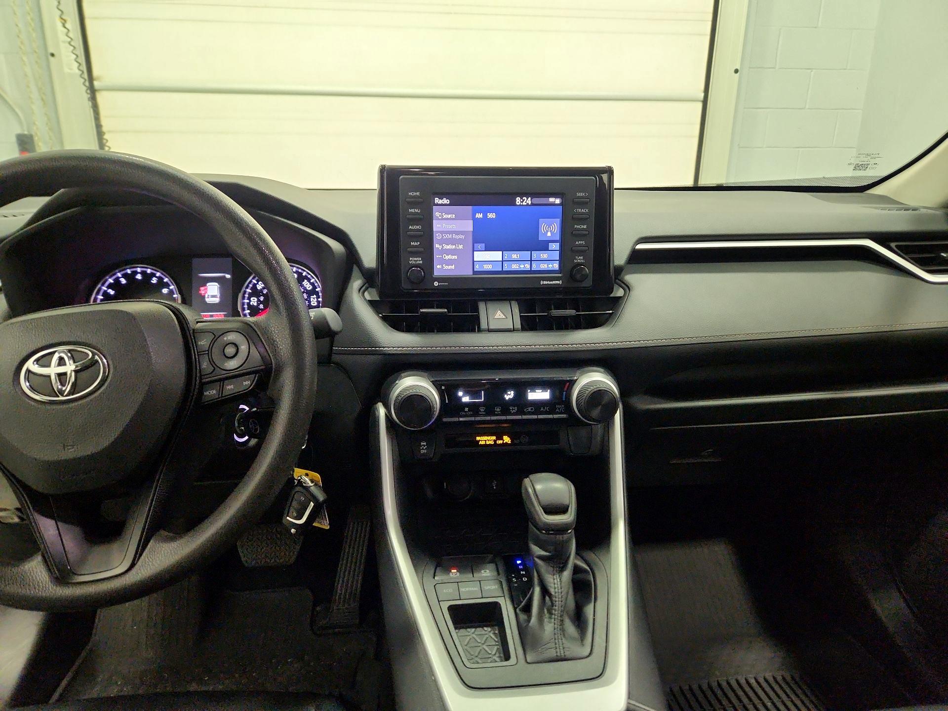 Thumbnail: 2022 Toyota RAV4 - 9