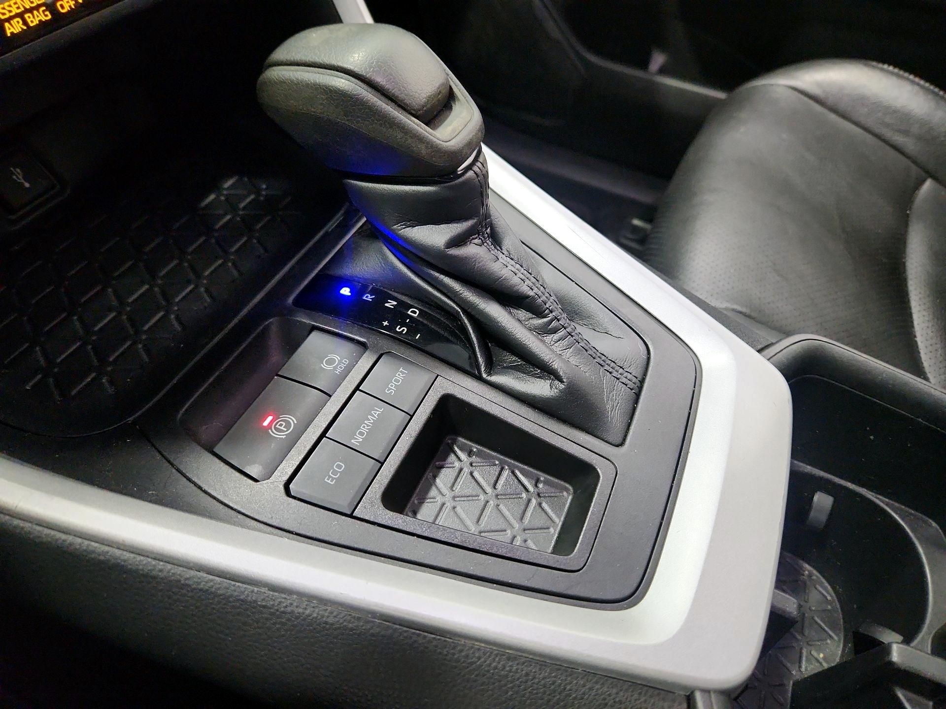 Thumbnail: 2022 Toyota RAV4 - 17