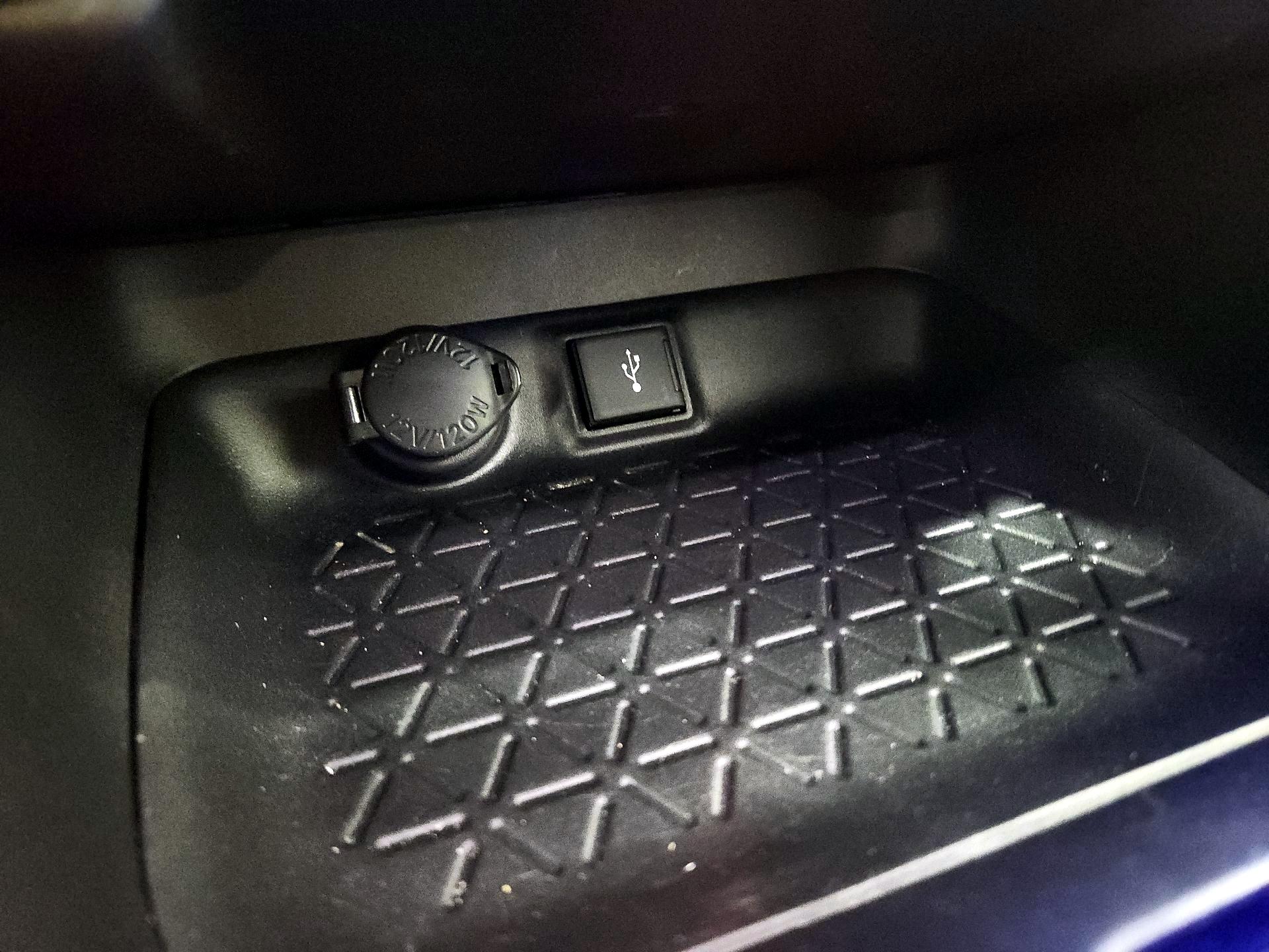 Thumbnail: 2022 Toyota RAV4 - 18