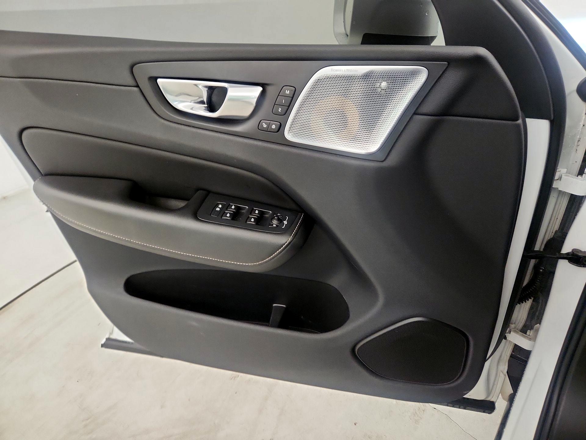 Thumbnail: 2019 Volvo XC60 - 10