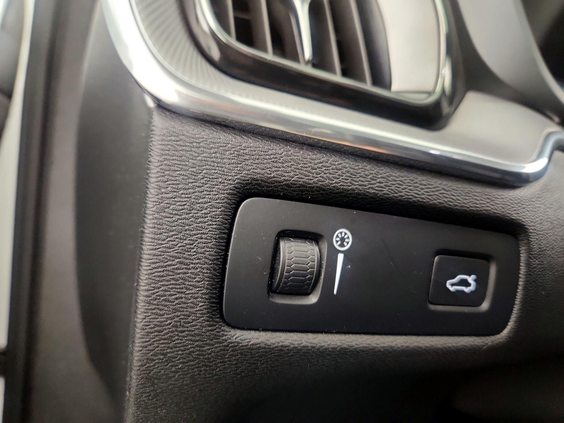 Thumbnail: 2019 Volvo XC60 - 11