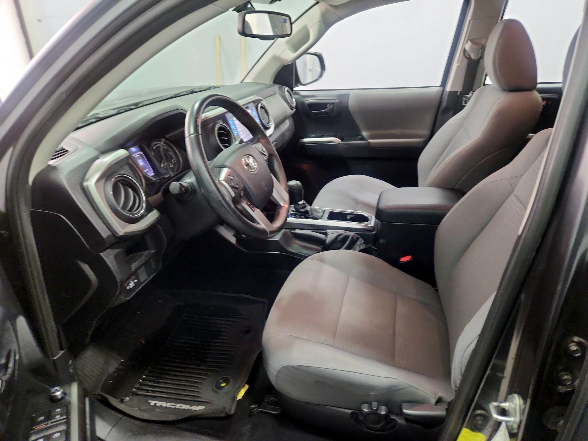 Thumbnail: 2017 Toyota Tacoma - 11