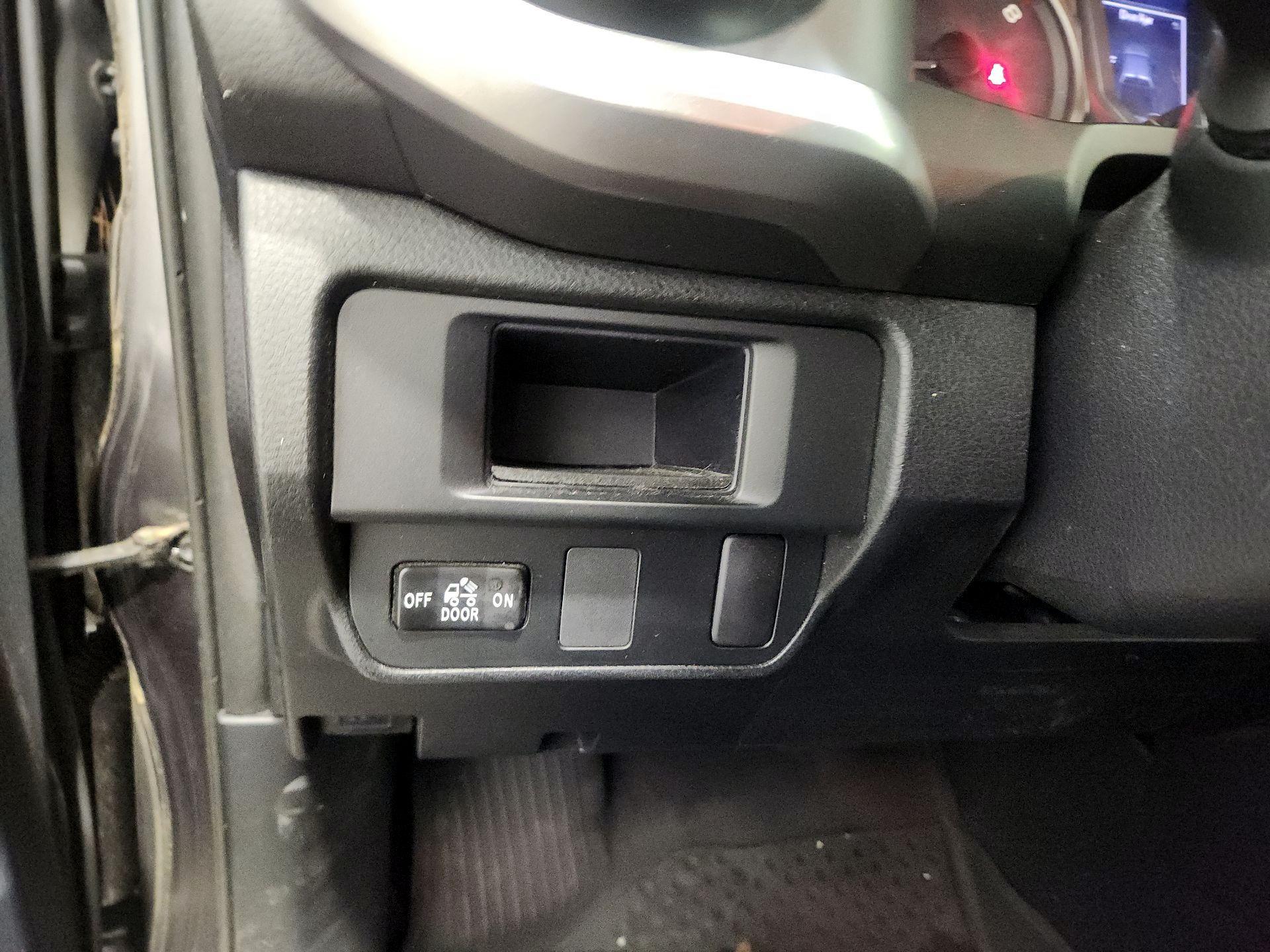 Thumbnail: 2017 Toyota Tacoma - 13