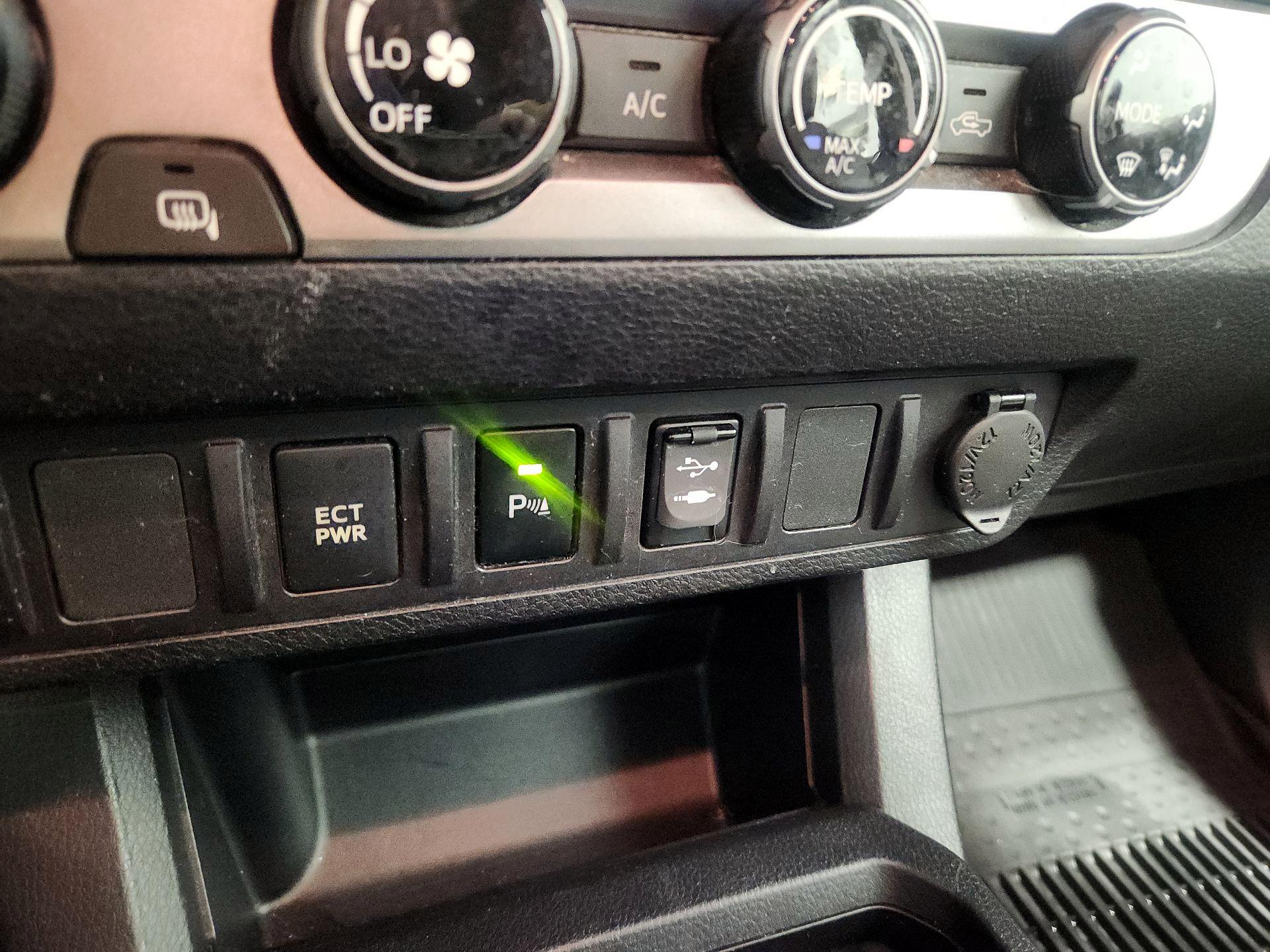 Thumbnail: 2017 Toyota Tacoma - 18