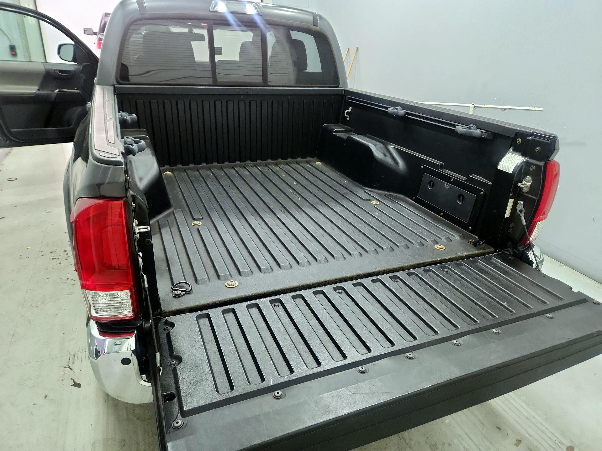 Thumbnail: 2017 Toyota Tacoma - 20