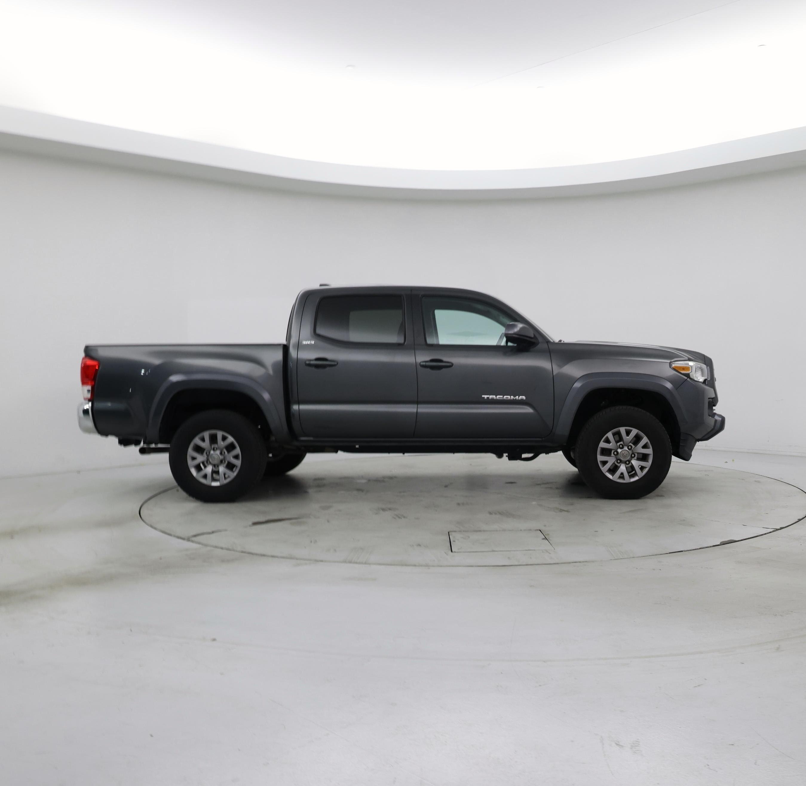 Thumbnail: 2017 Toyota Tacoma - 7