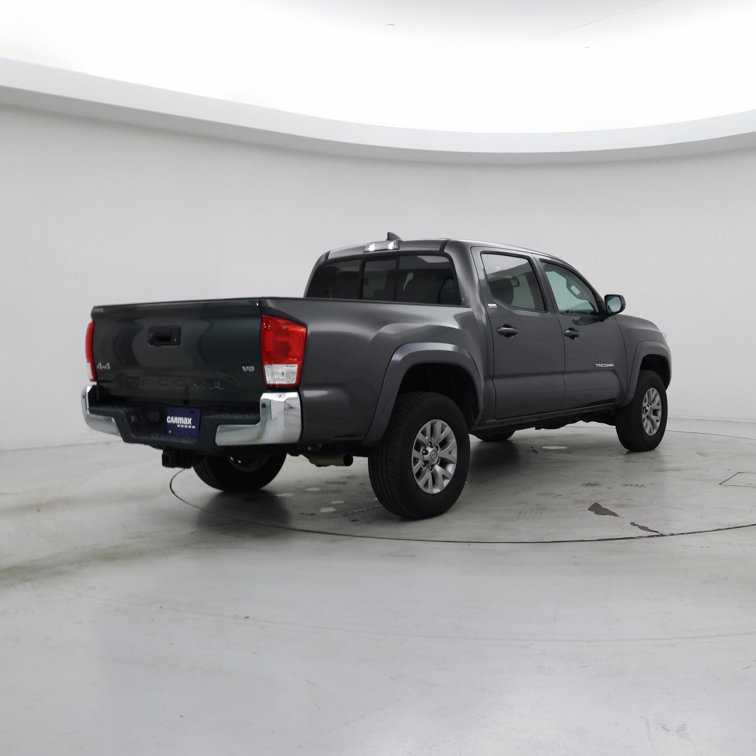 Thumbnail: 2017 Toyota Tacoma - 8