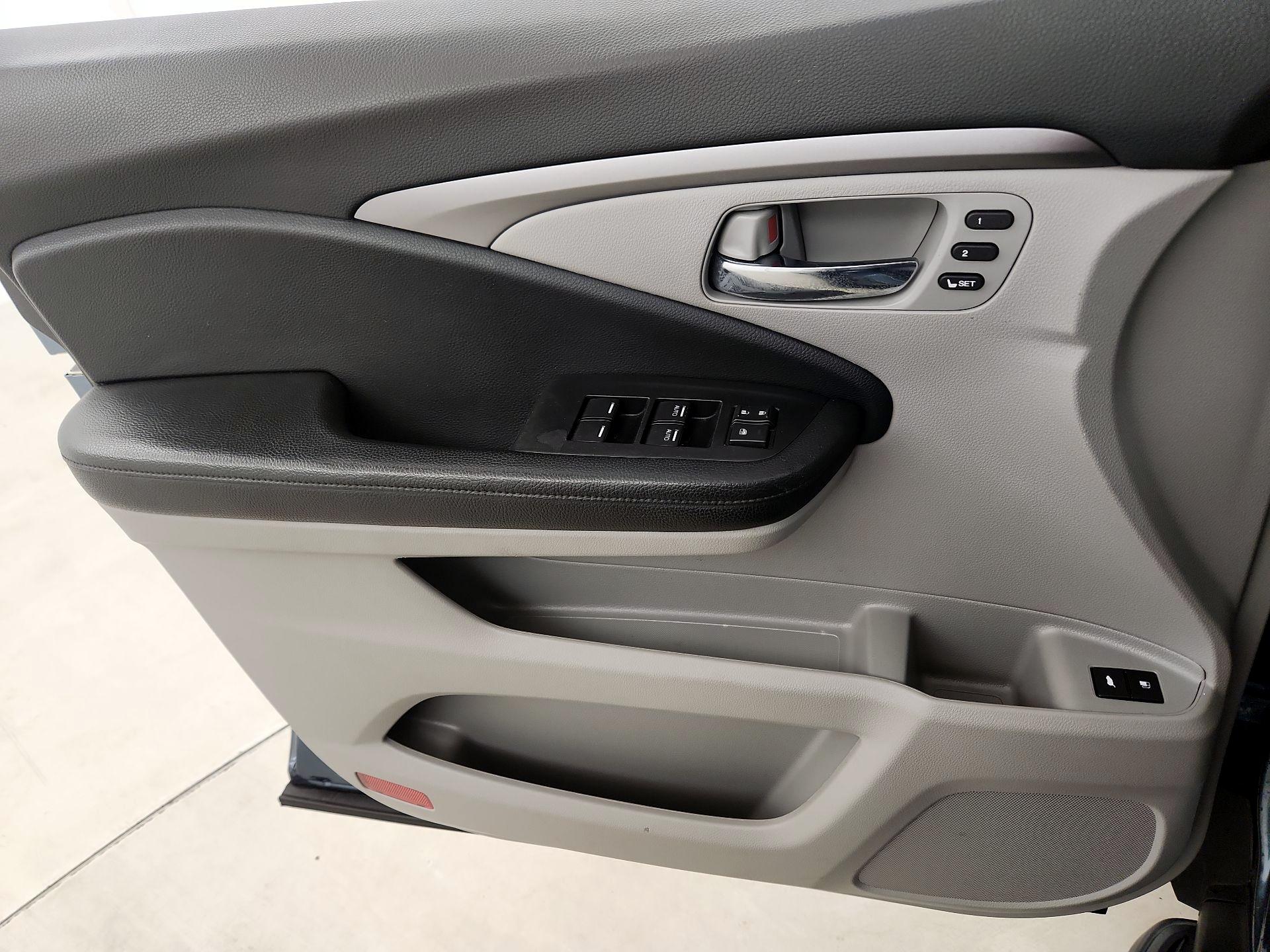 Thumbnail: 2020 Honda Pilot - 12