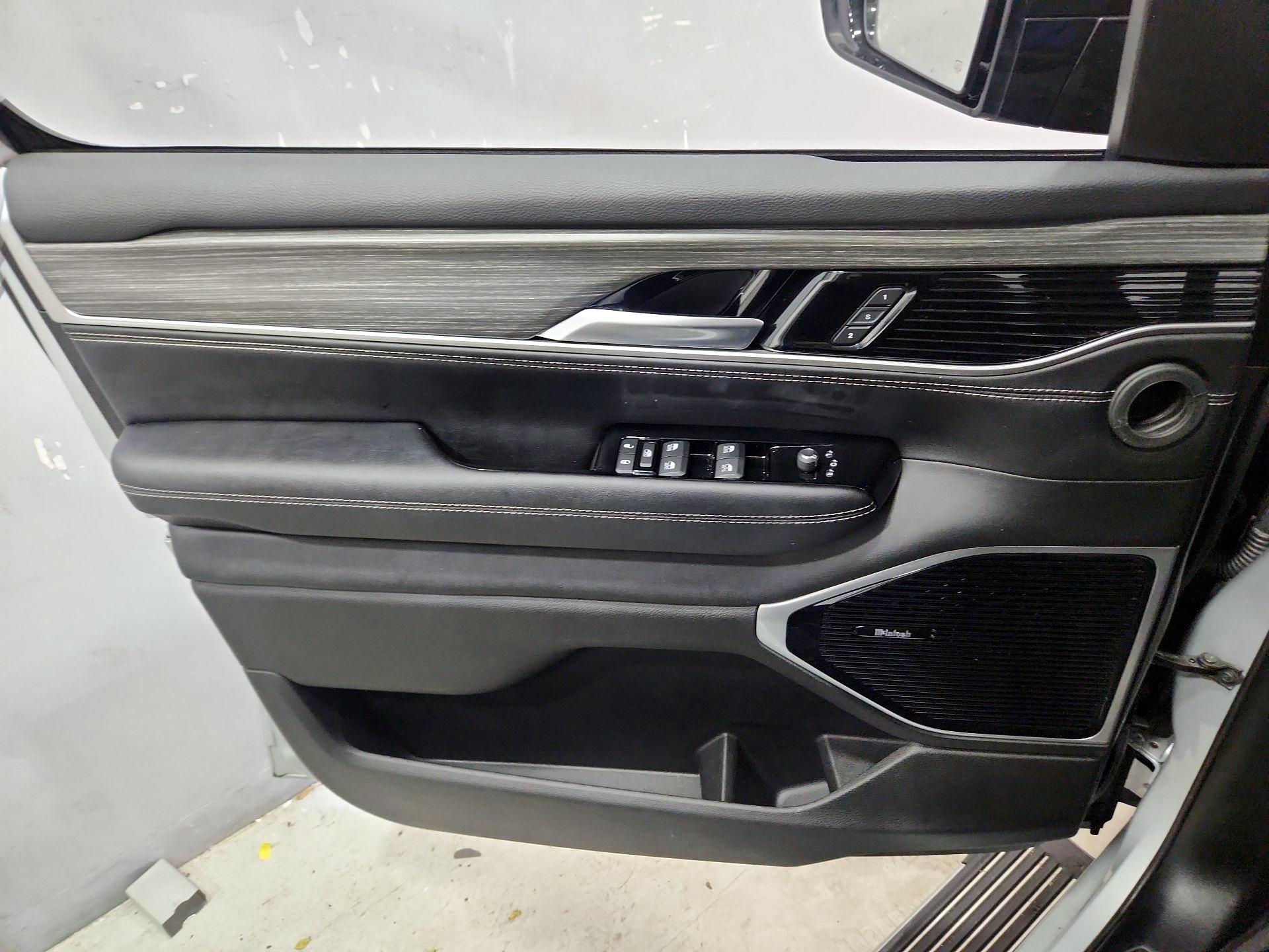 Thumbnail: 2024 Jeep Wagoneer - 12