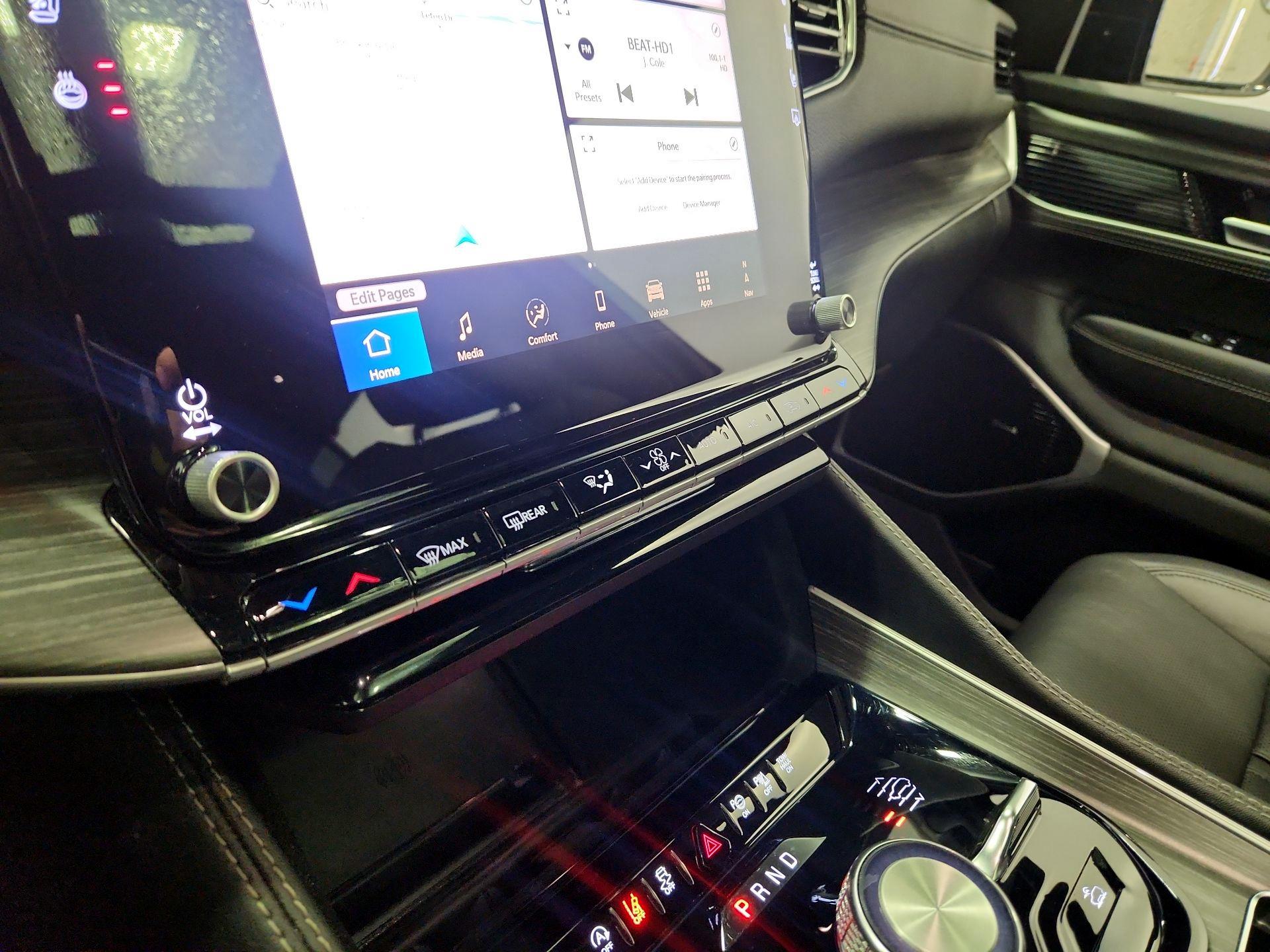 Thumbnail: 2024 Jeep Wagoneer - 17