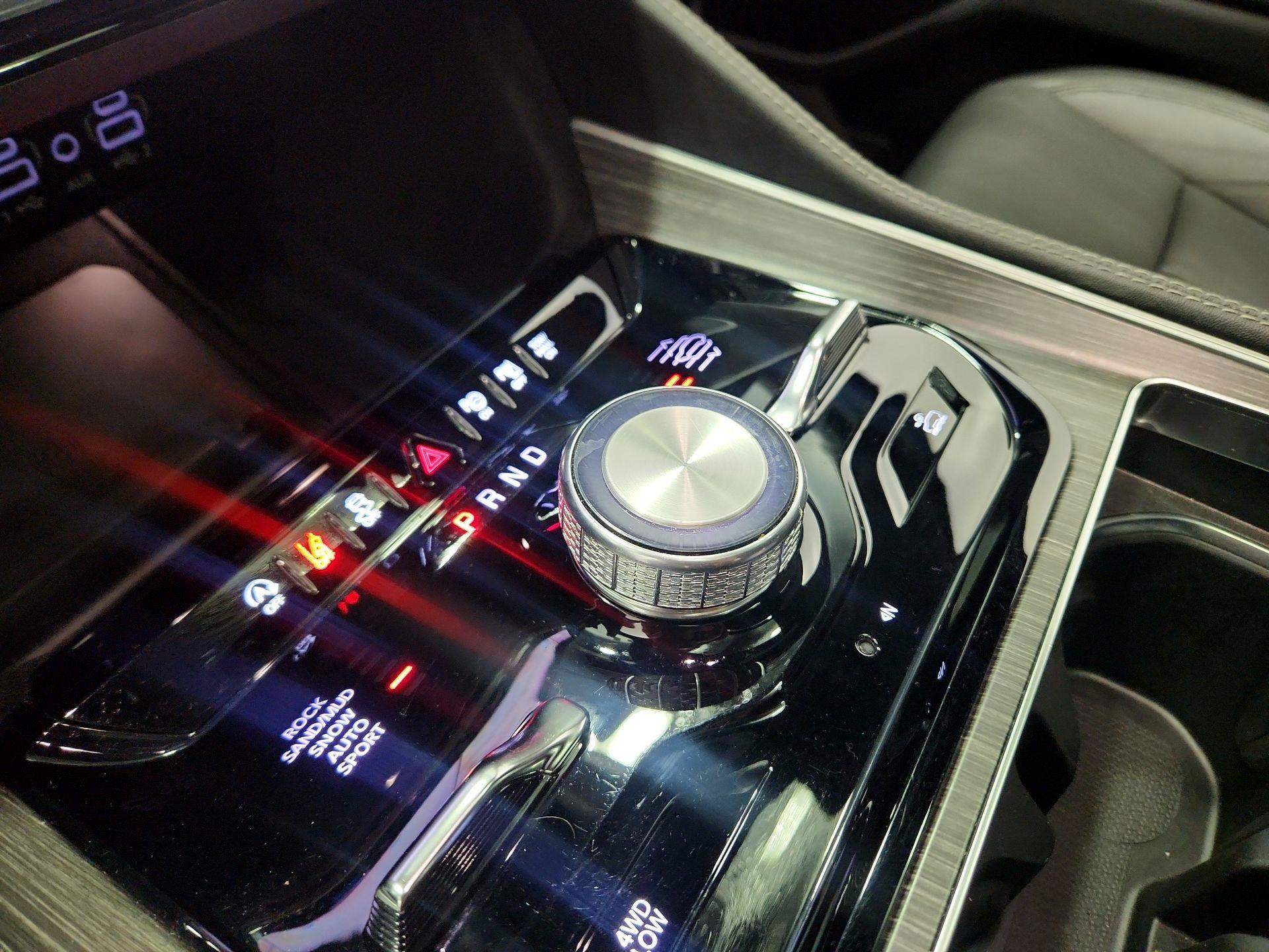 Thumbnail: 2024 Jeep Wagoneer - 18