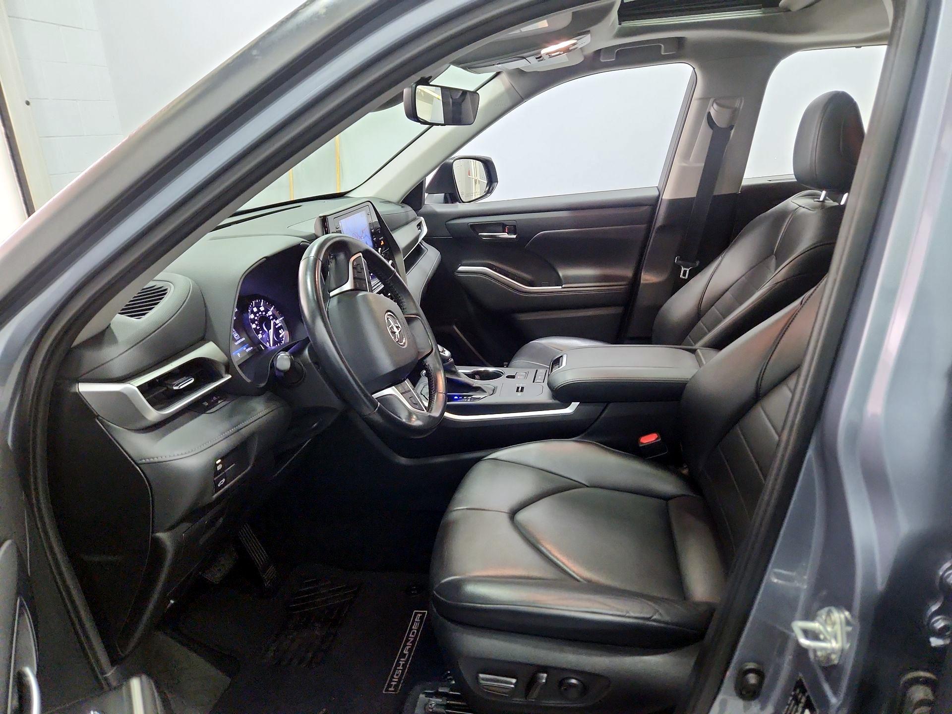 Thumbnail: 2022 Toyota Highlander - 11