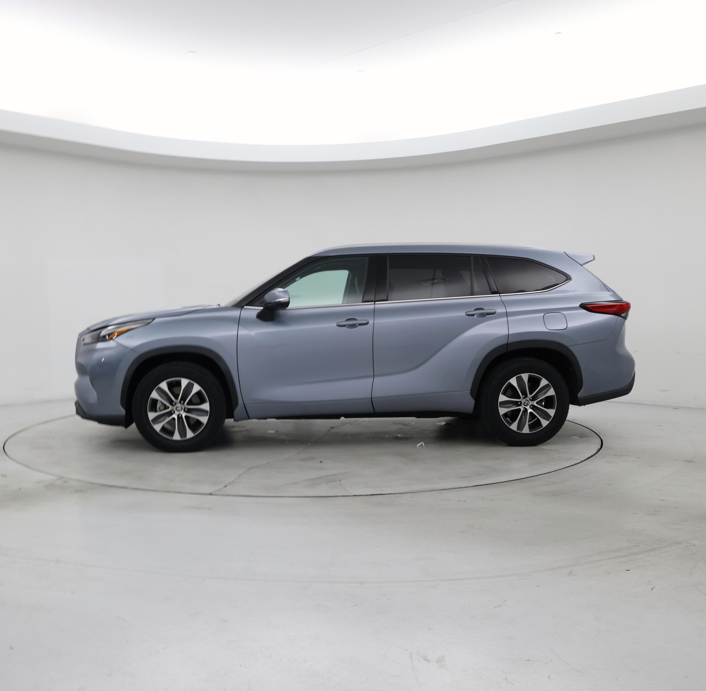 Thumbnail: 2022 Toyota Highlander - 3