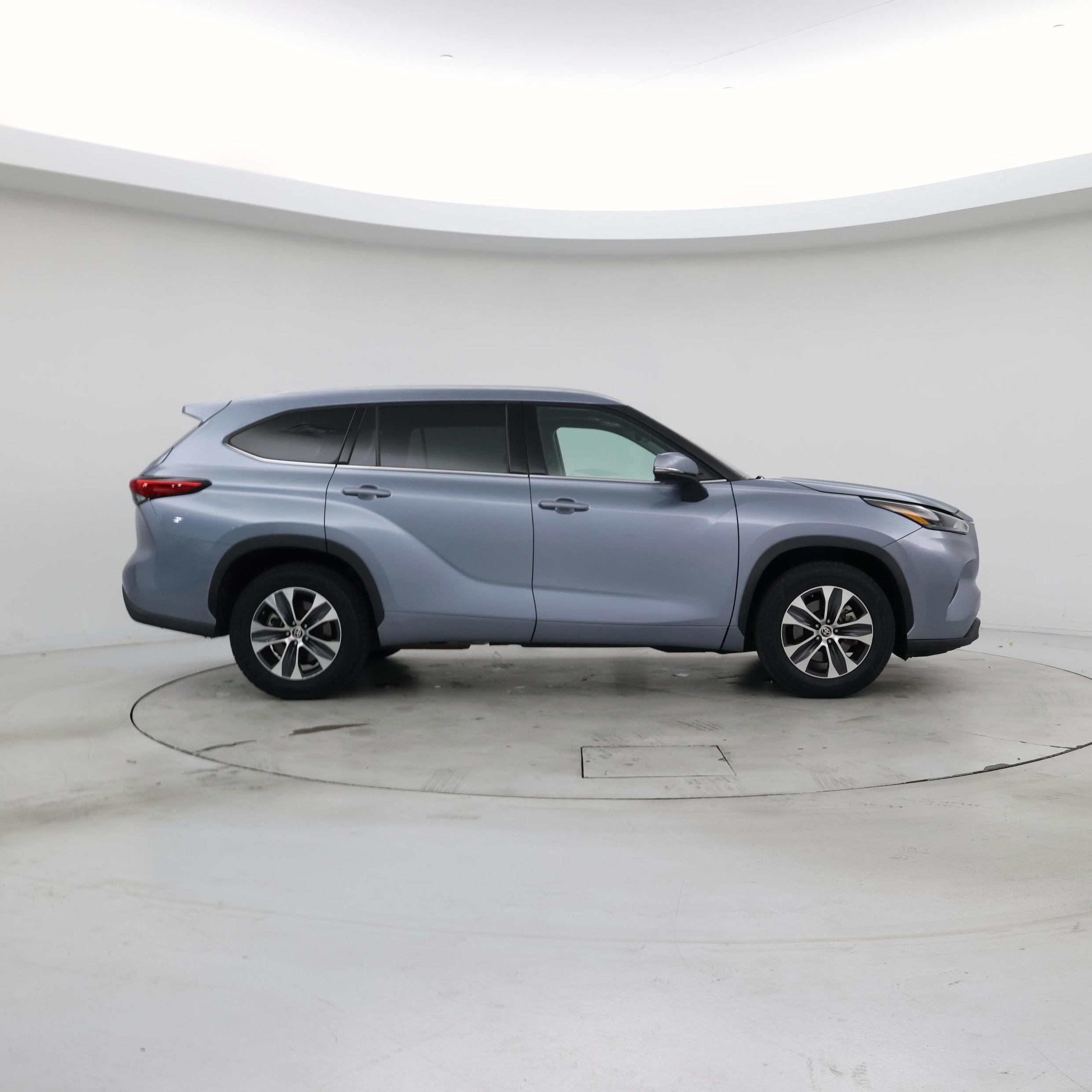 Thumbnail: 2022 Toyota Highlander - 7