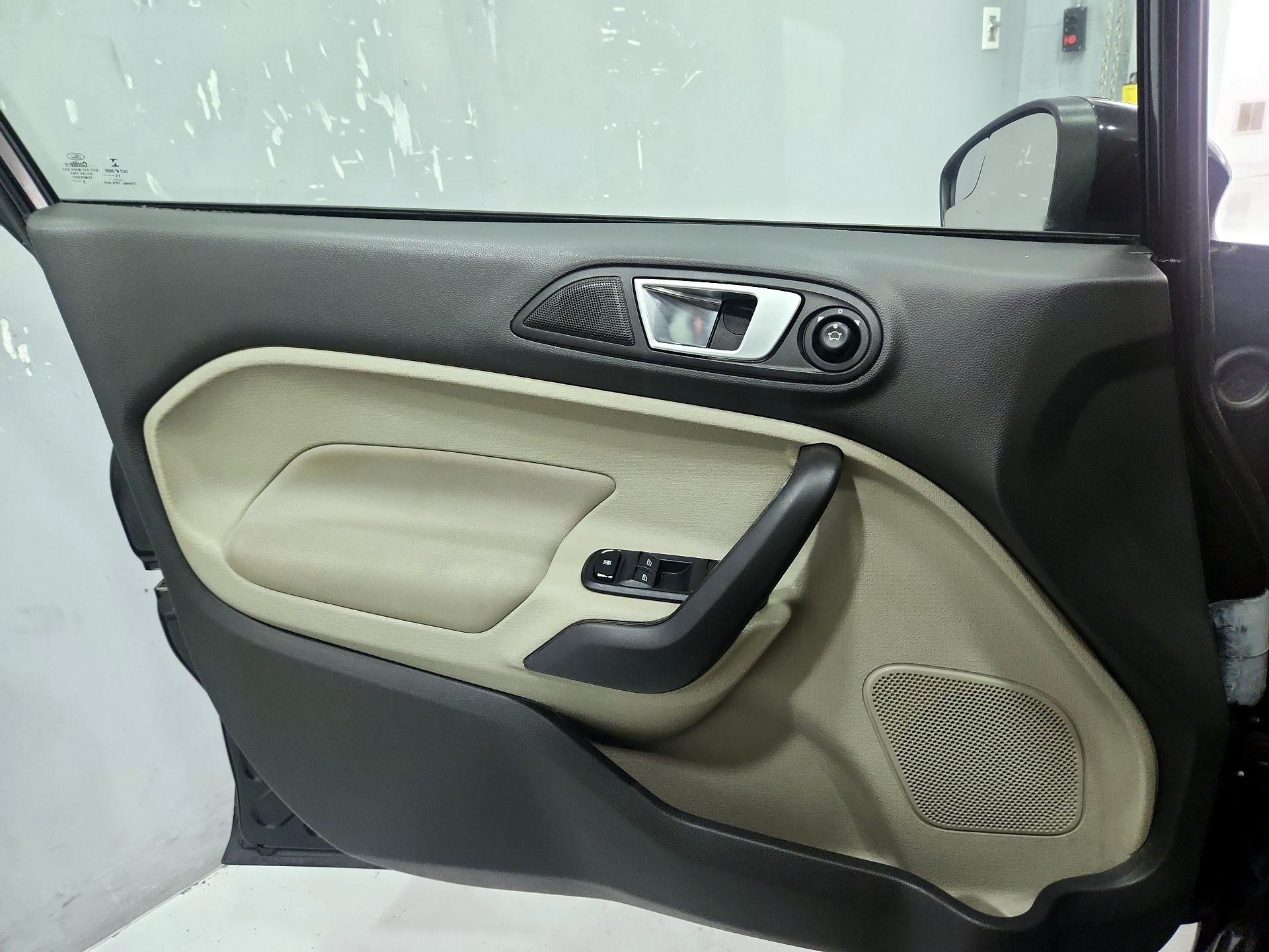 Thumbnail: 2016 Ford Fiesta - 12