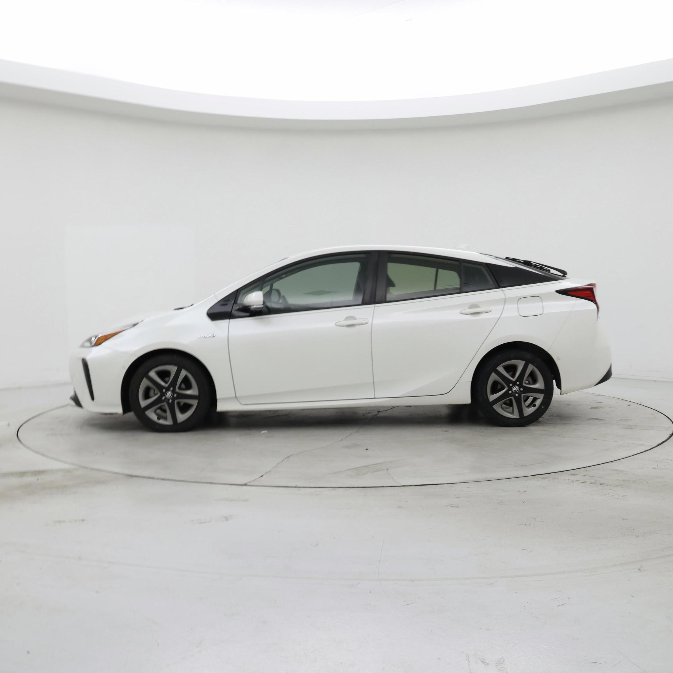 Thumbnail: 2019 Toyota Prius - 3