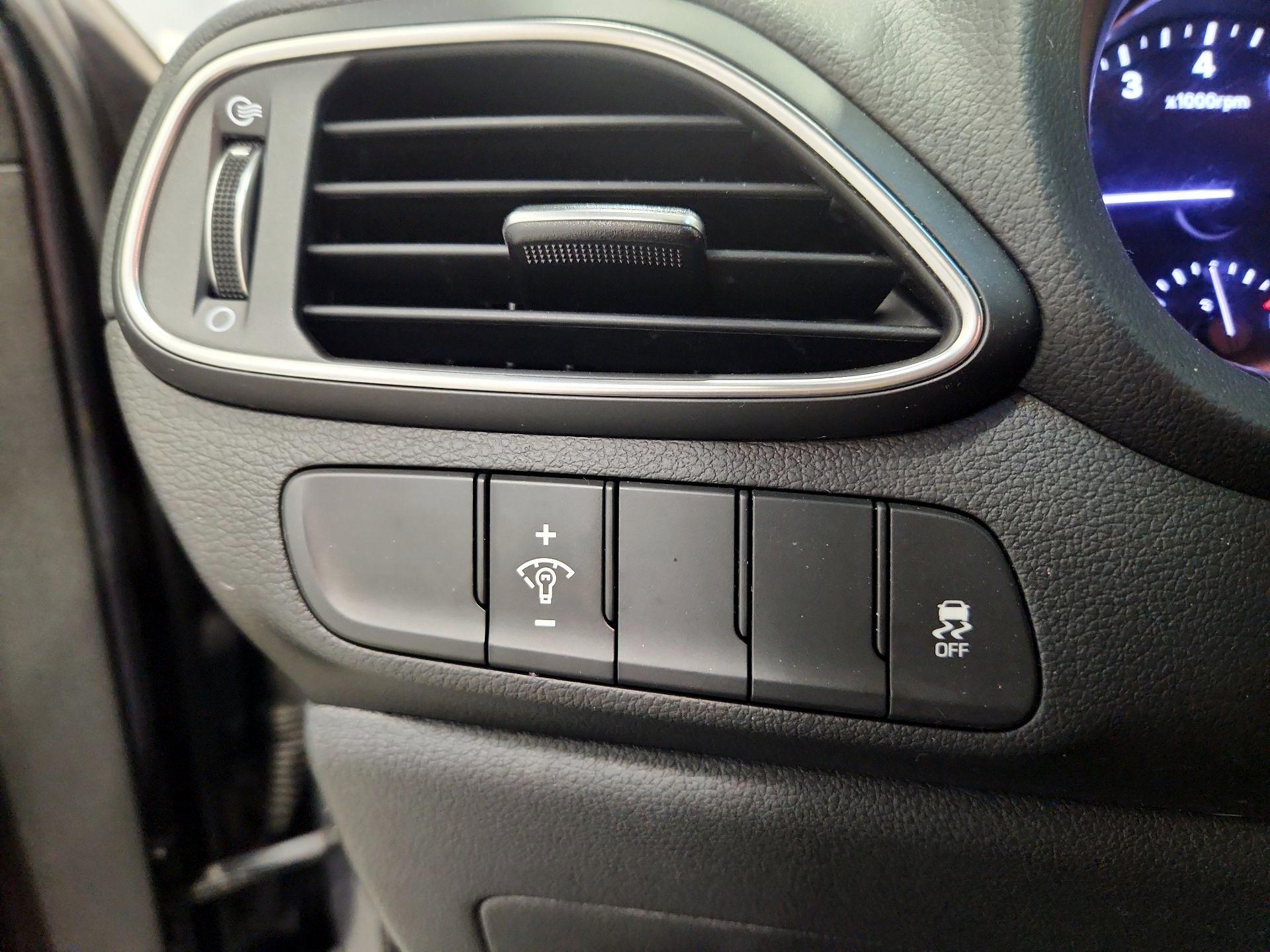 Thumbnail: 2019 Hyundai Elantra - 13