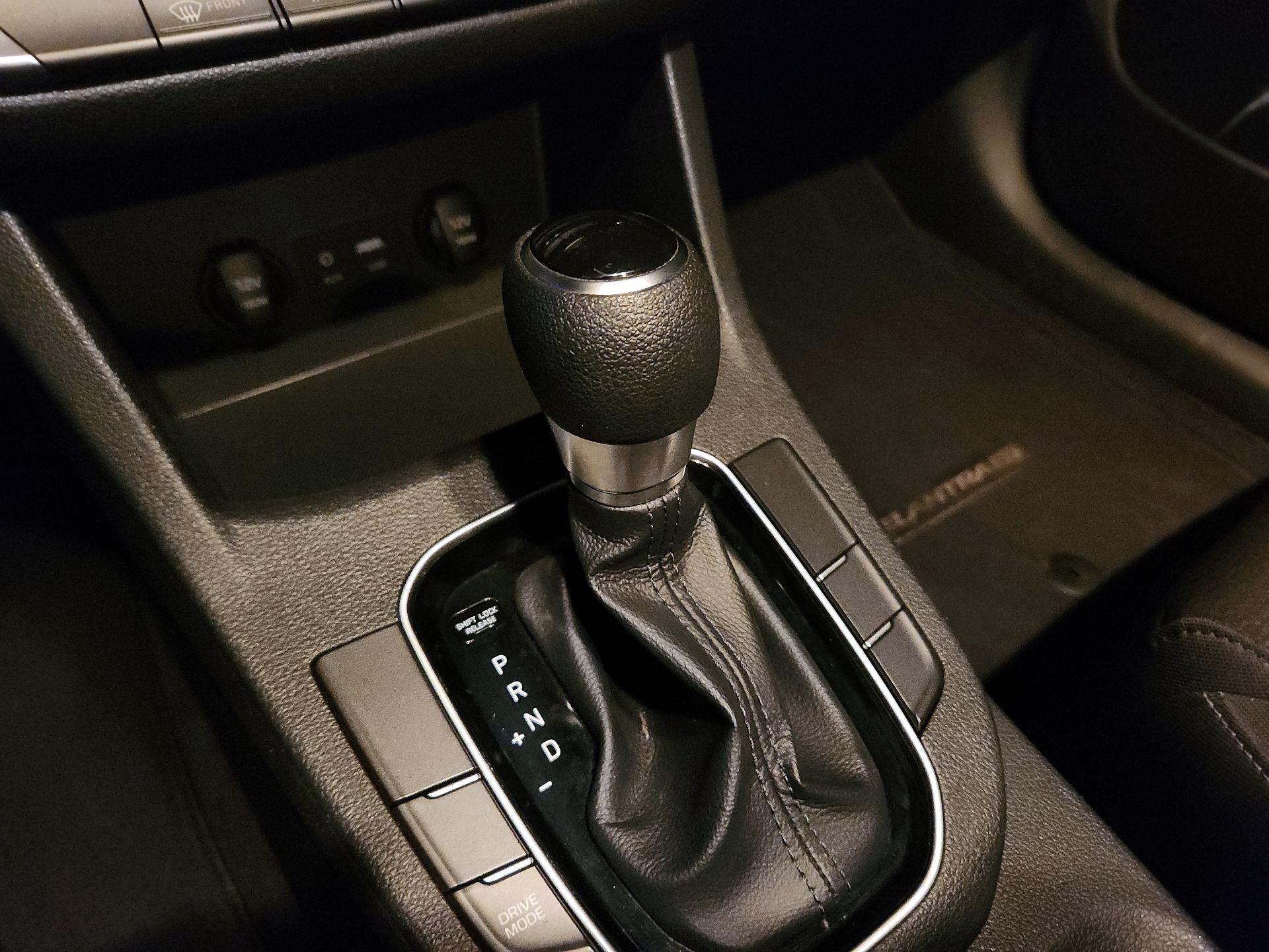 Thumbnail: 2019 Hyundai Elantra - 17