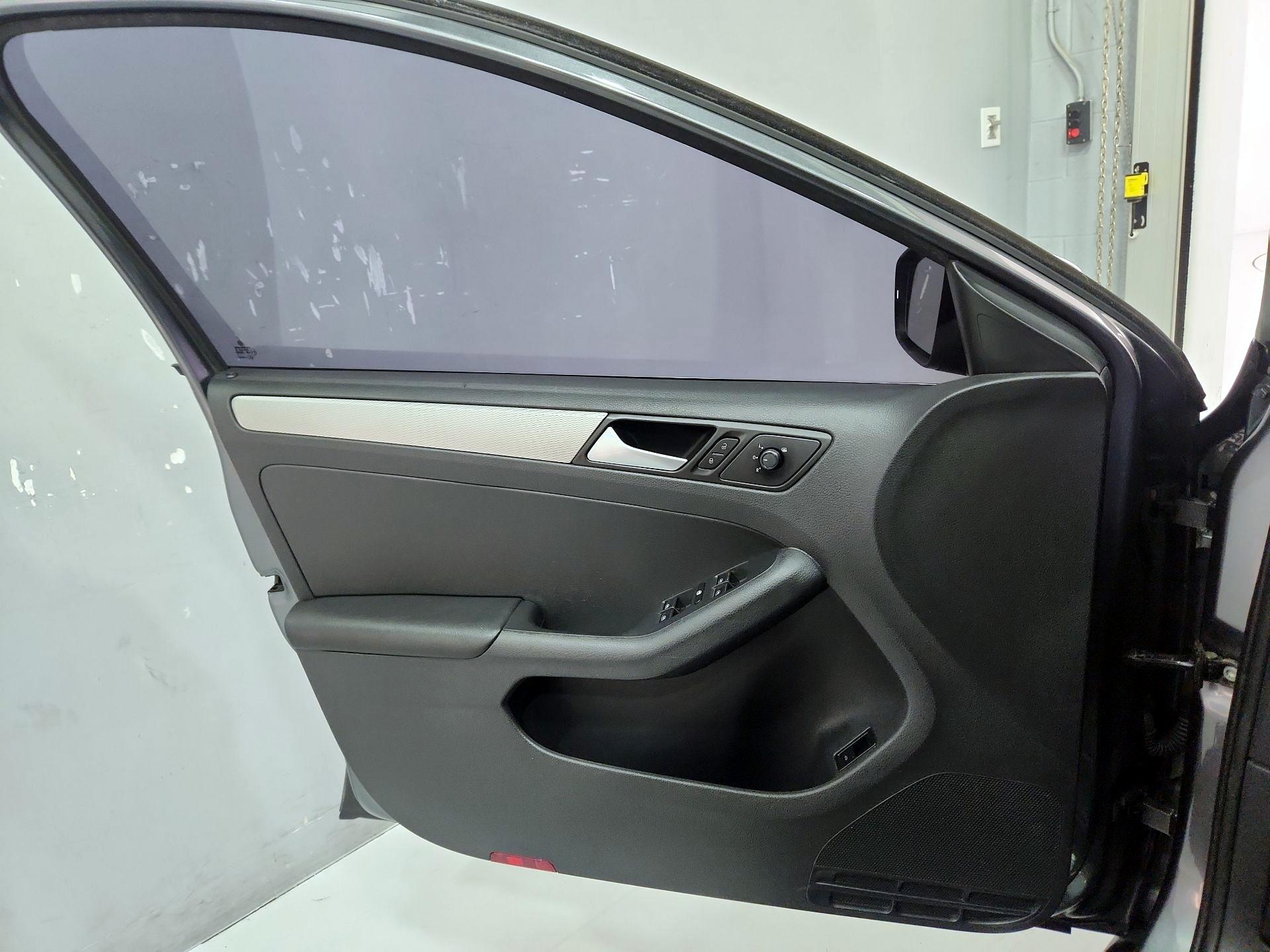 Thumbnail: 2017 Volkswagen Jetta - 12