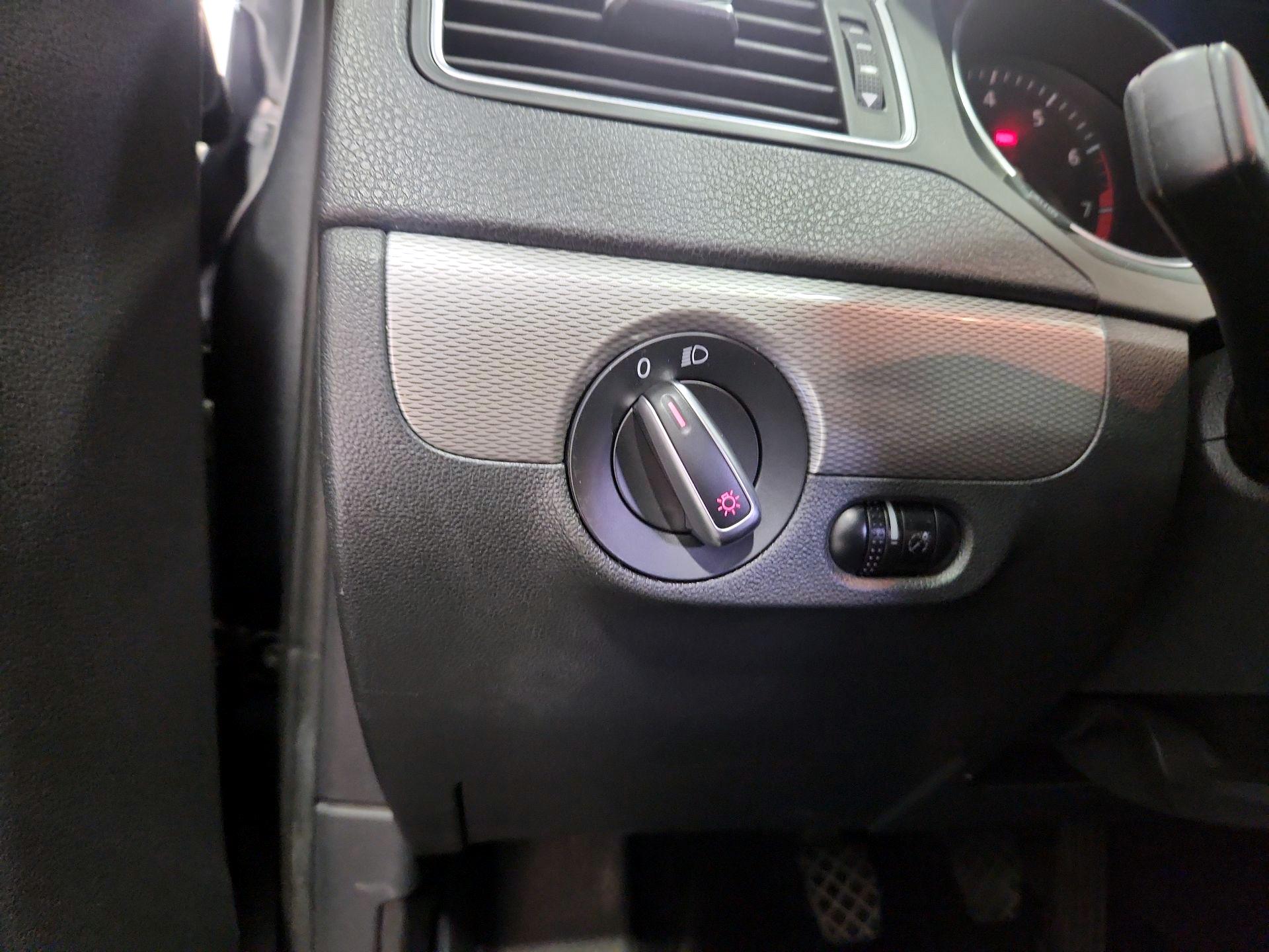 Thumbnail: 2017 Volkswagen Jetta - 13