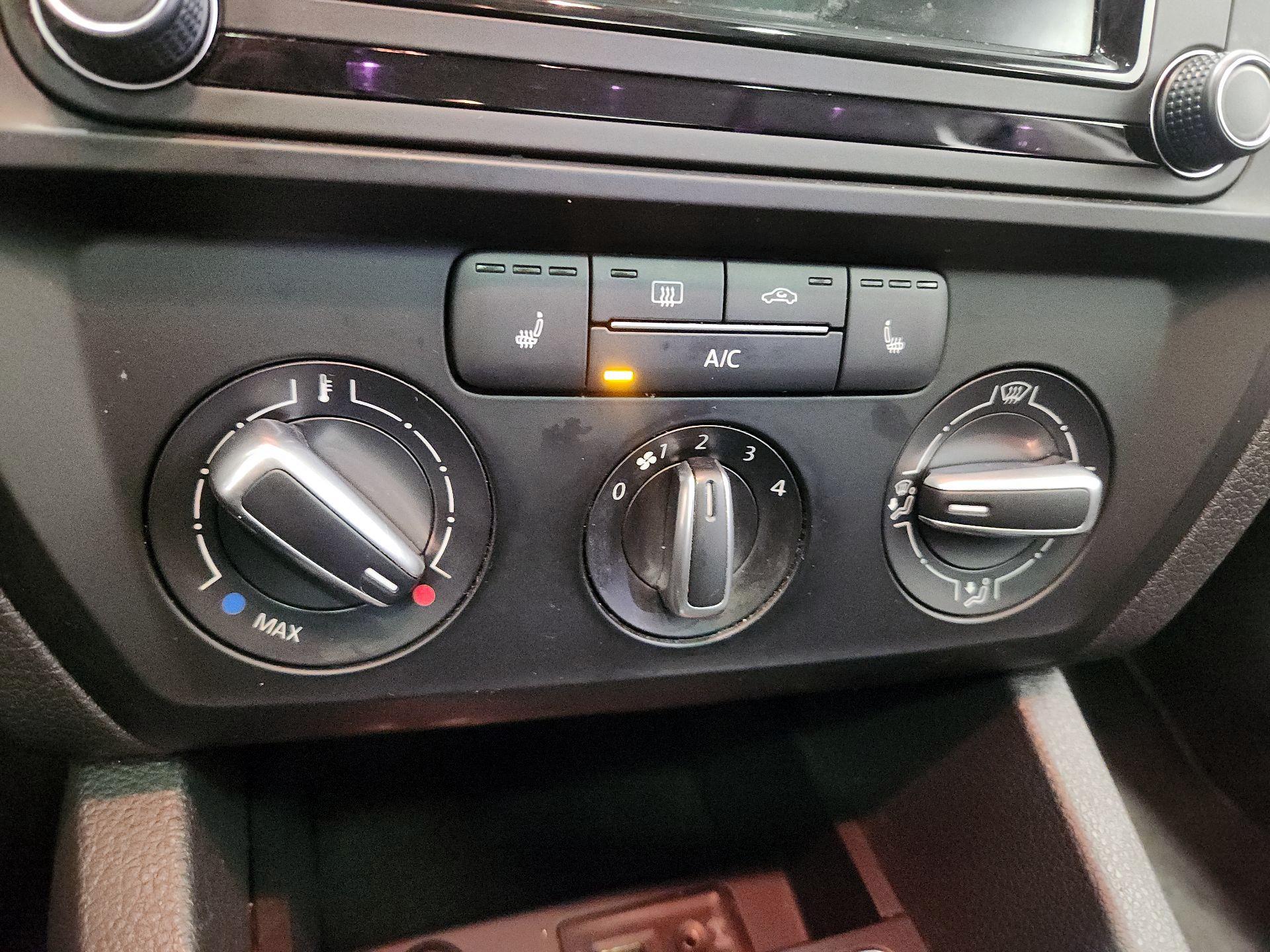 Thumbnail: 2017 Volkswagen Jetta - 16