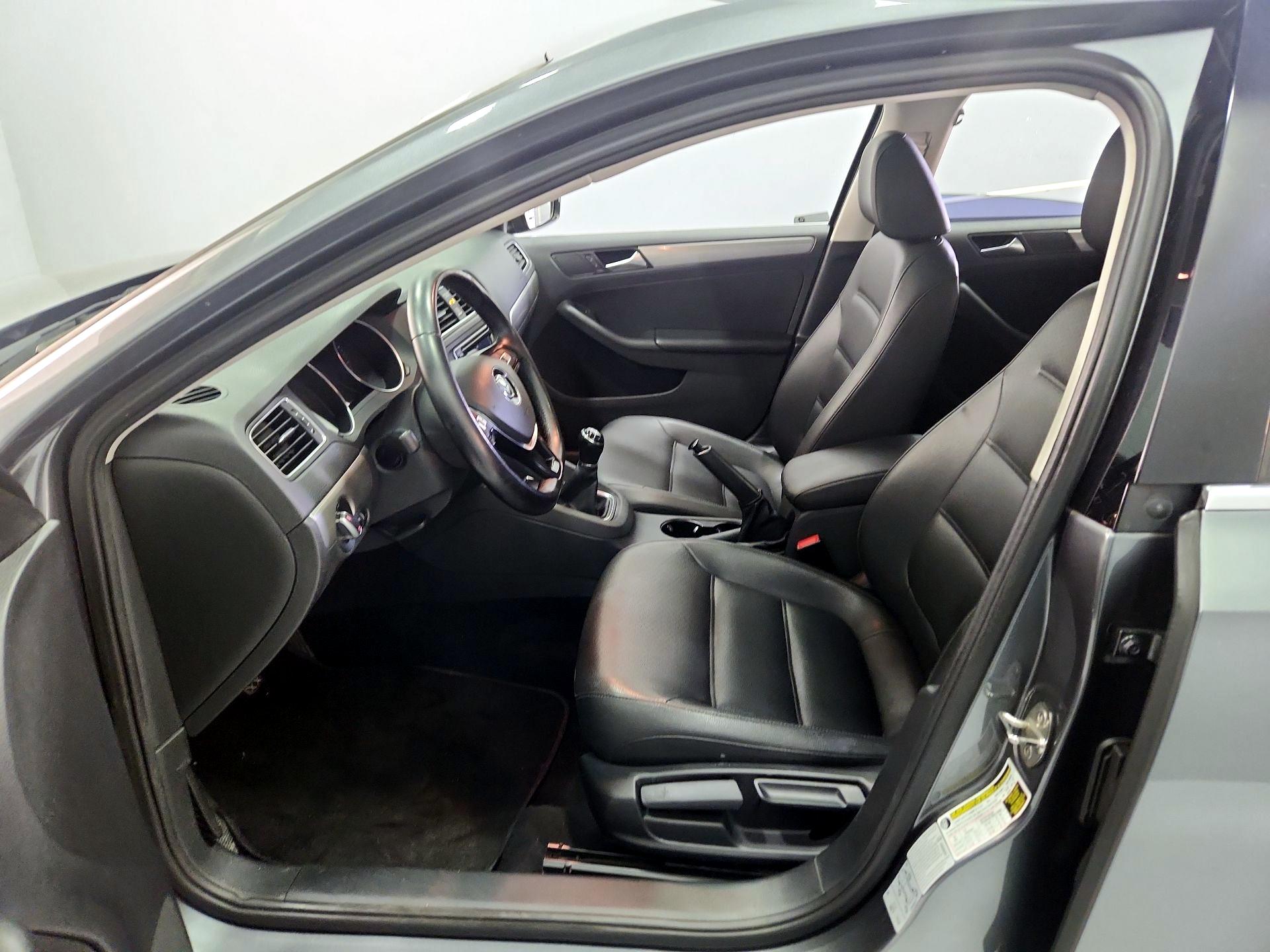 Thumbnail: 2017 Volkswagen Jetta - 19