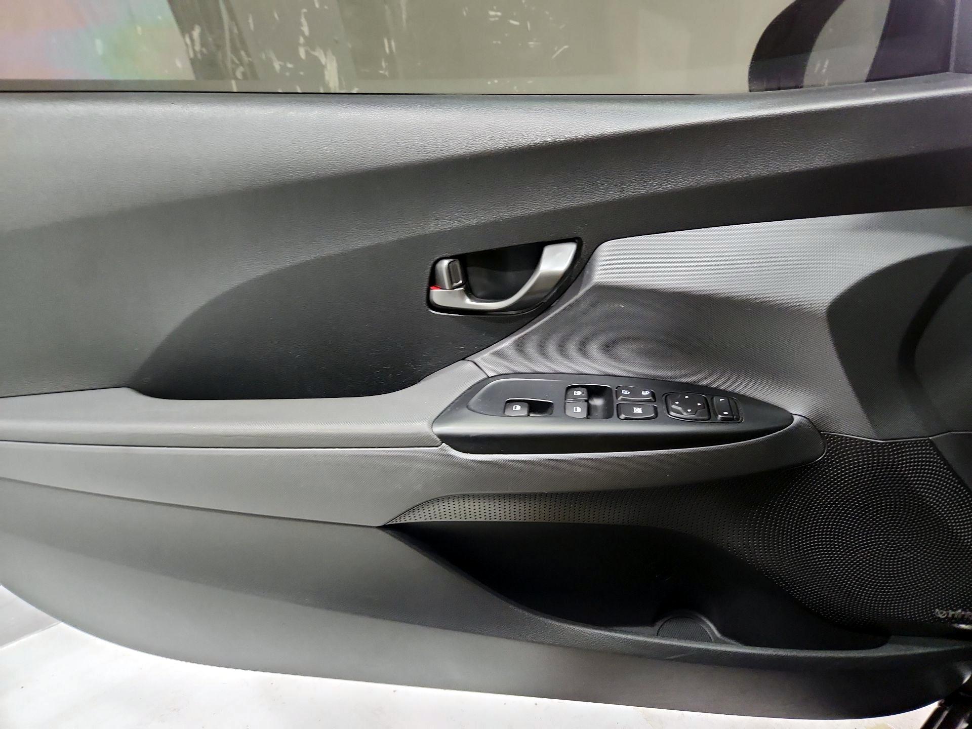 Thumbnail: 2020 Hyundai Veloster - 12