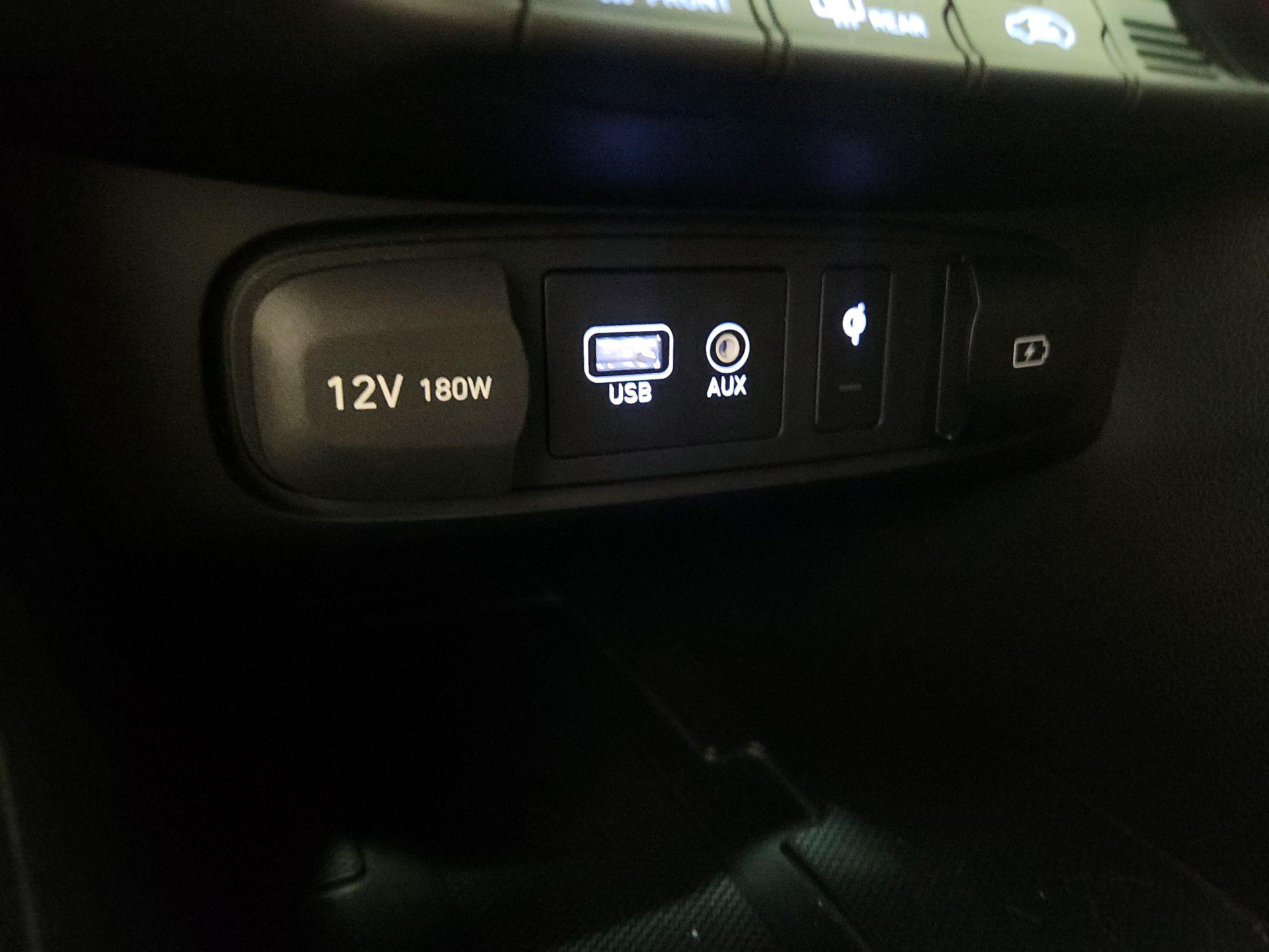 Thumbnail: 2020 Hyundai Veloster - 18