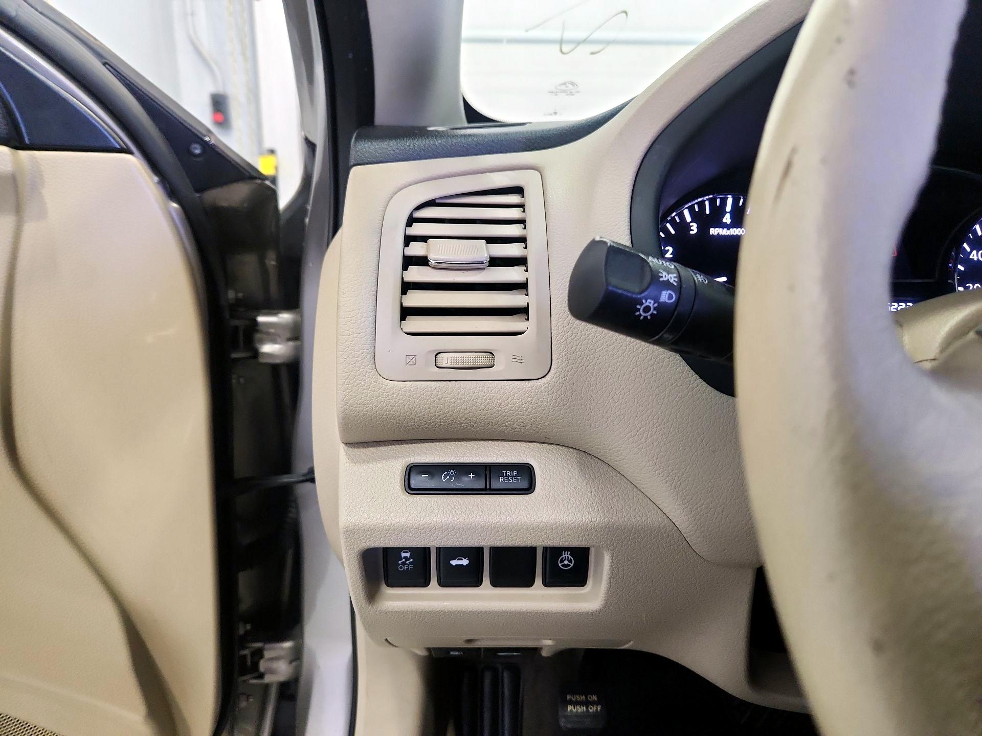 Thumbnail: 2014 Nissan Altima - 13