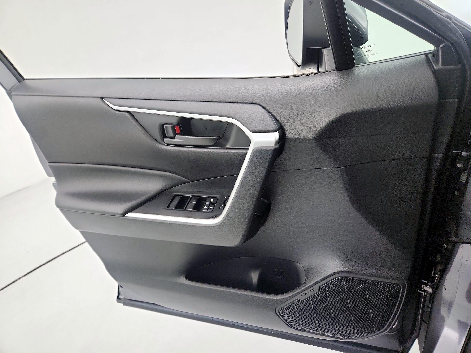 Thumbnail: 2022 Toyota RAV4 - 12