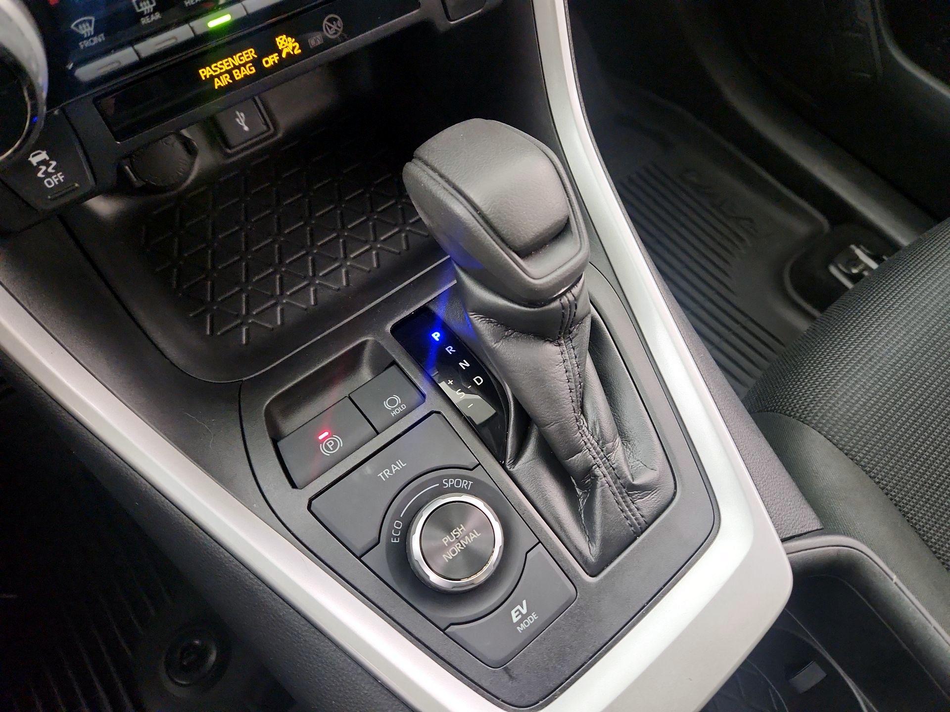 Thumbnail: 2022 Toyota RAV4 - 17