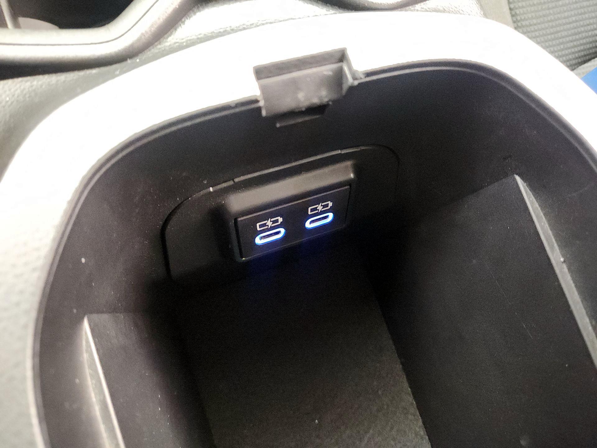 Thumbnail: 2022 Toyota RAV4 - 18