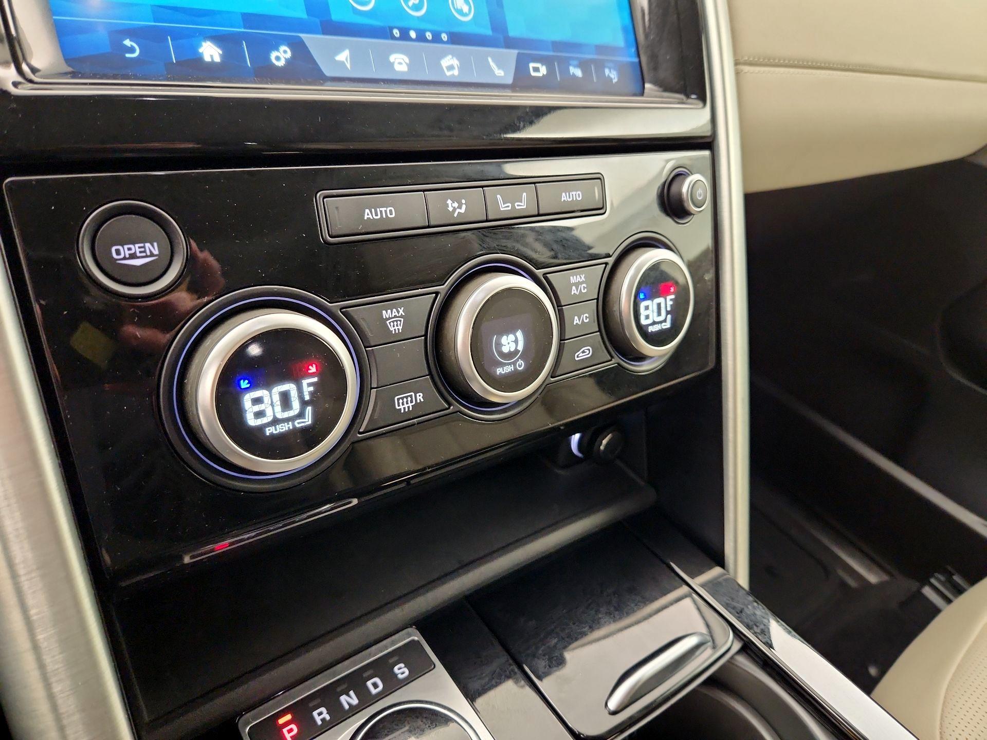 Thumbnail: 2019 Land Rover Discovery - 14