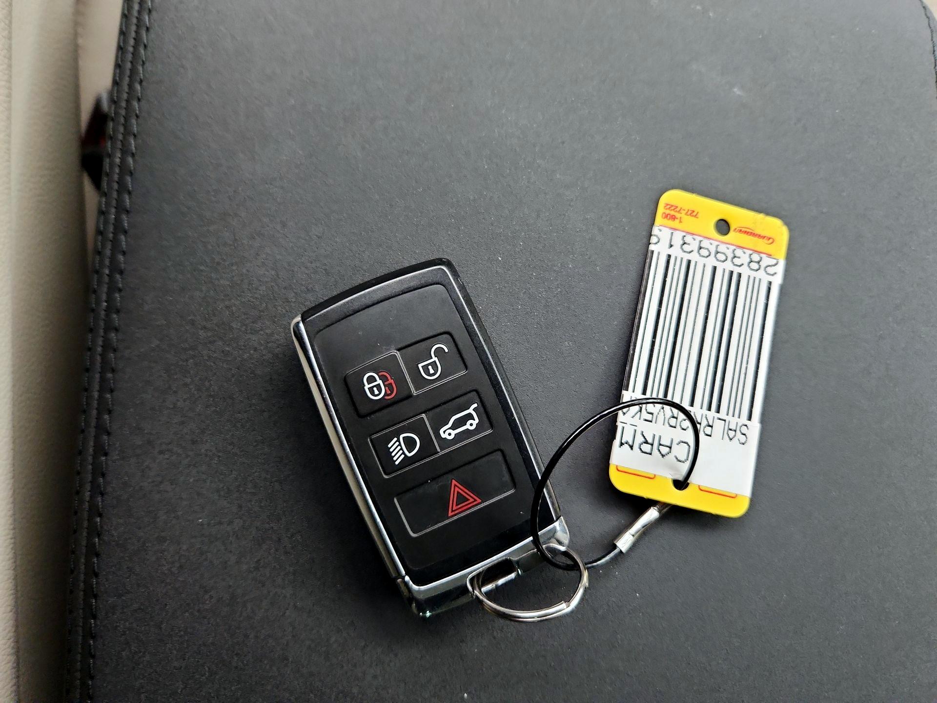 Thumbnail: 2019 Land Rover Discovery - 20