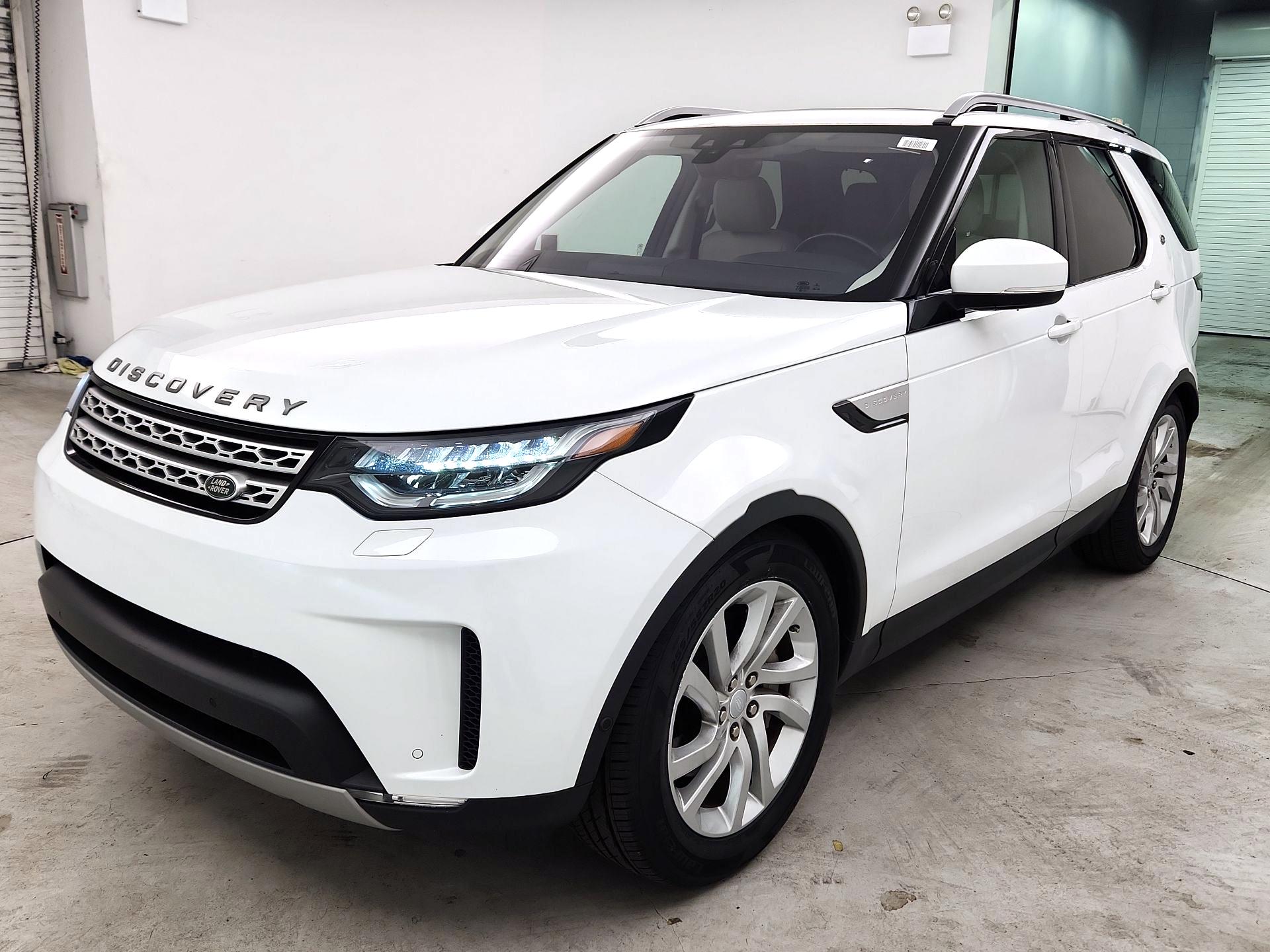 Thumbnail: 2019 Land Rover Discovery - 3