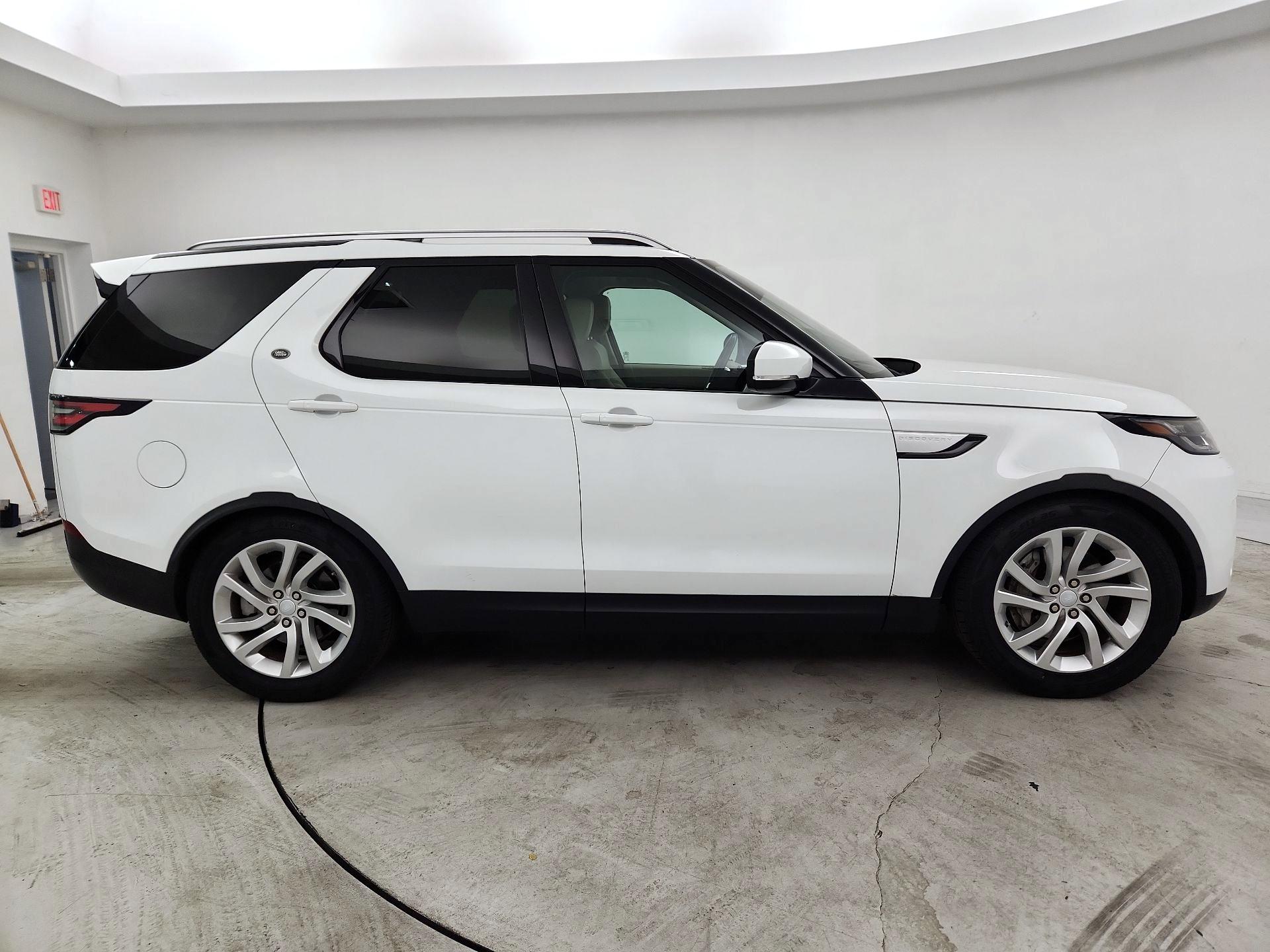 Thumbnail: 2019 Land Rover Discovery - 4